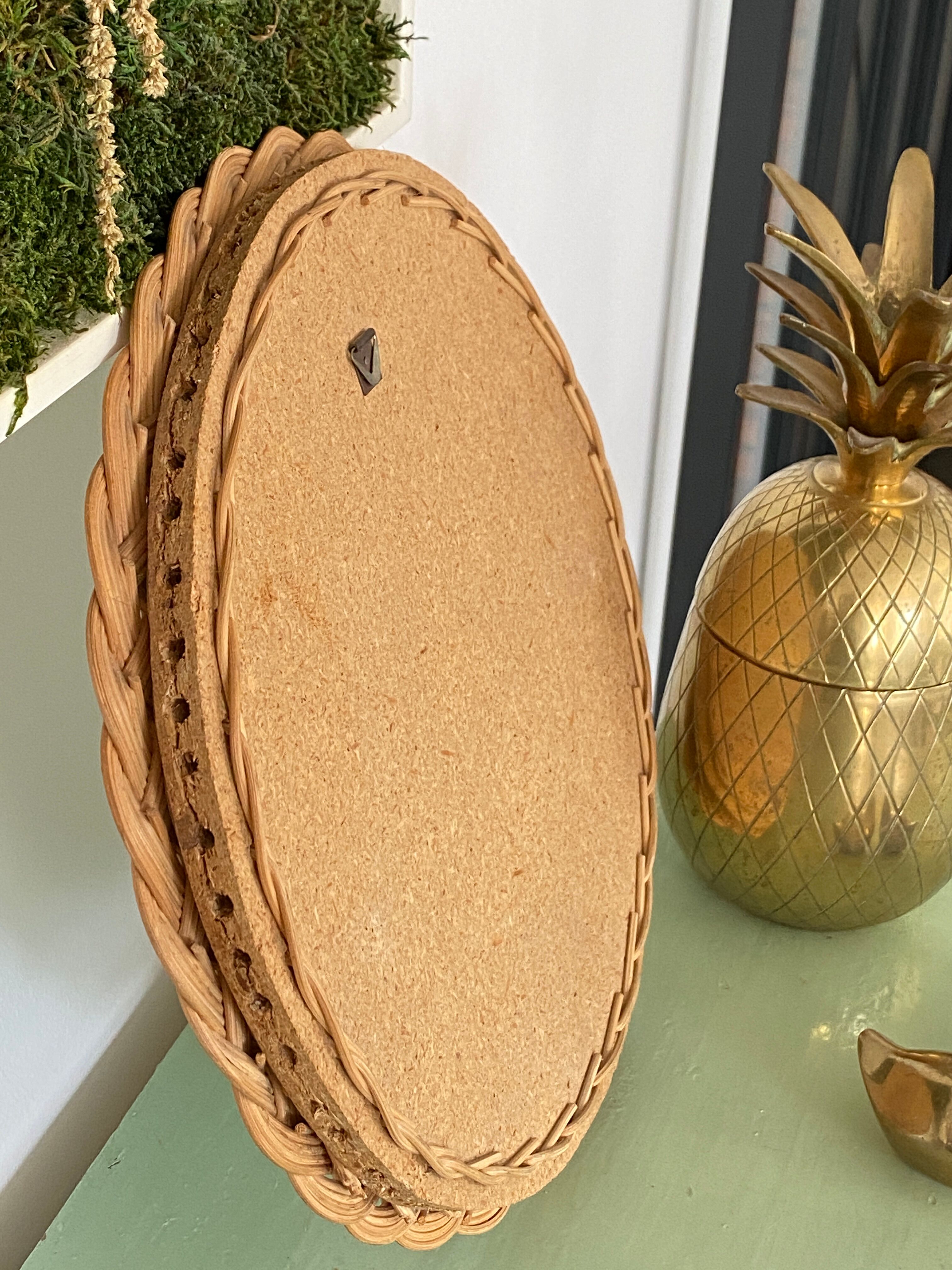 Vintage mirror in round rattan