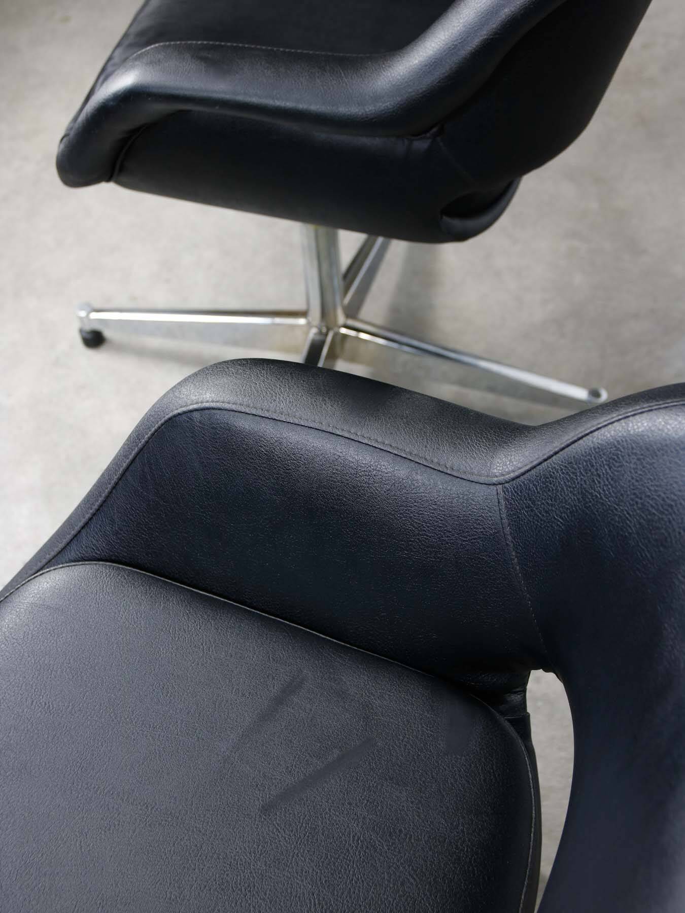 Chaise pivotante vintage en simili cuir noir italien et chrome