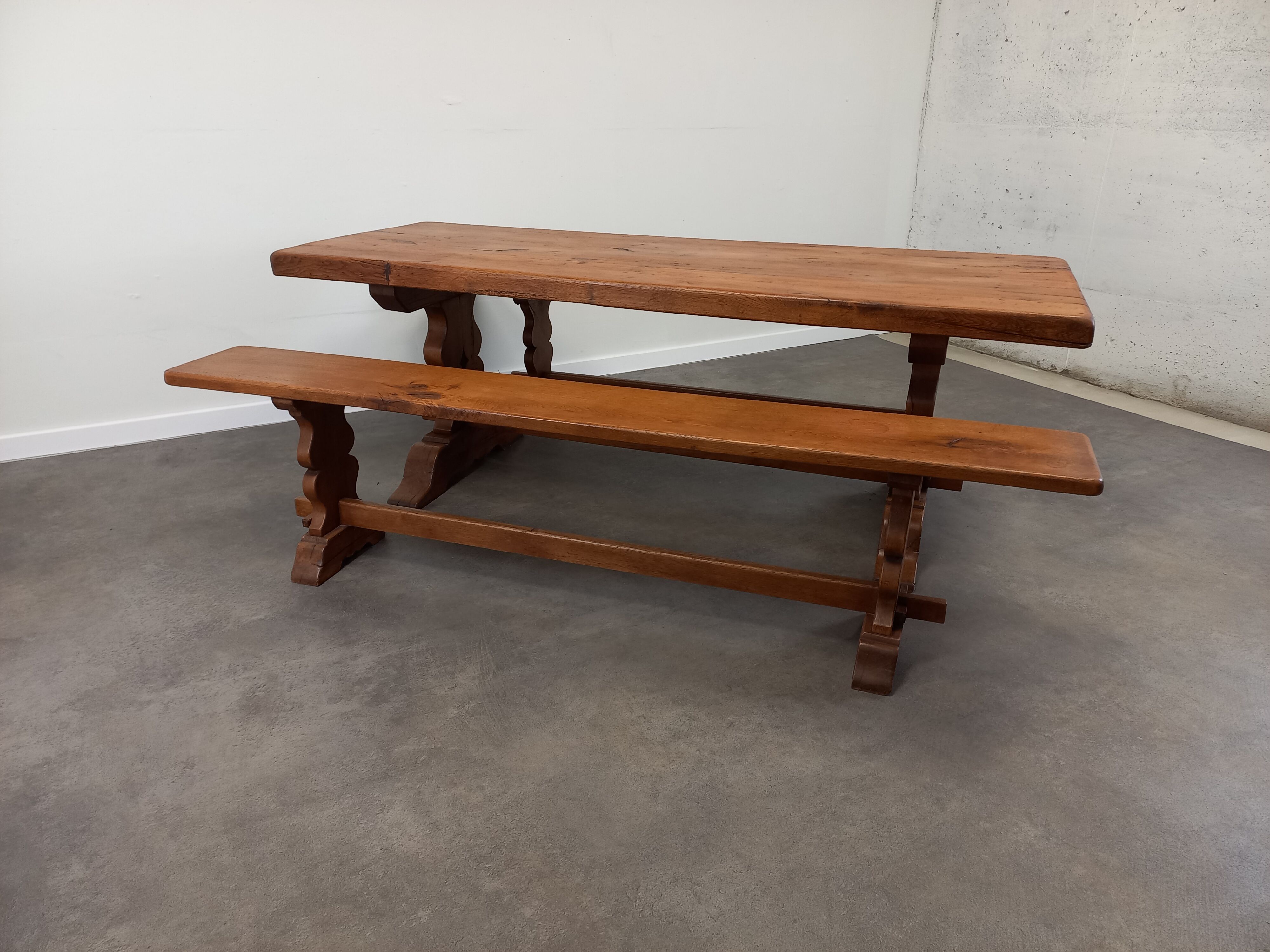 Farmhouse table and its 2 benches