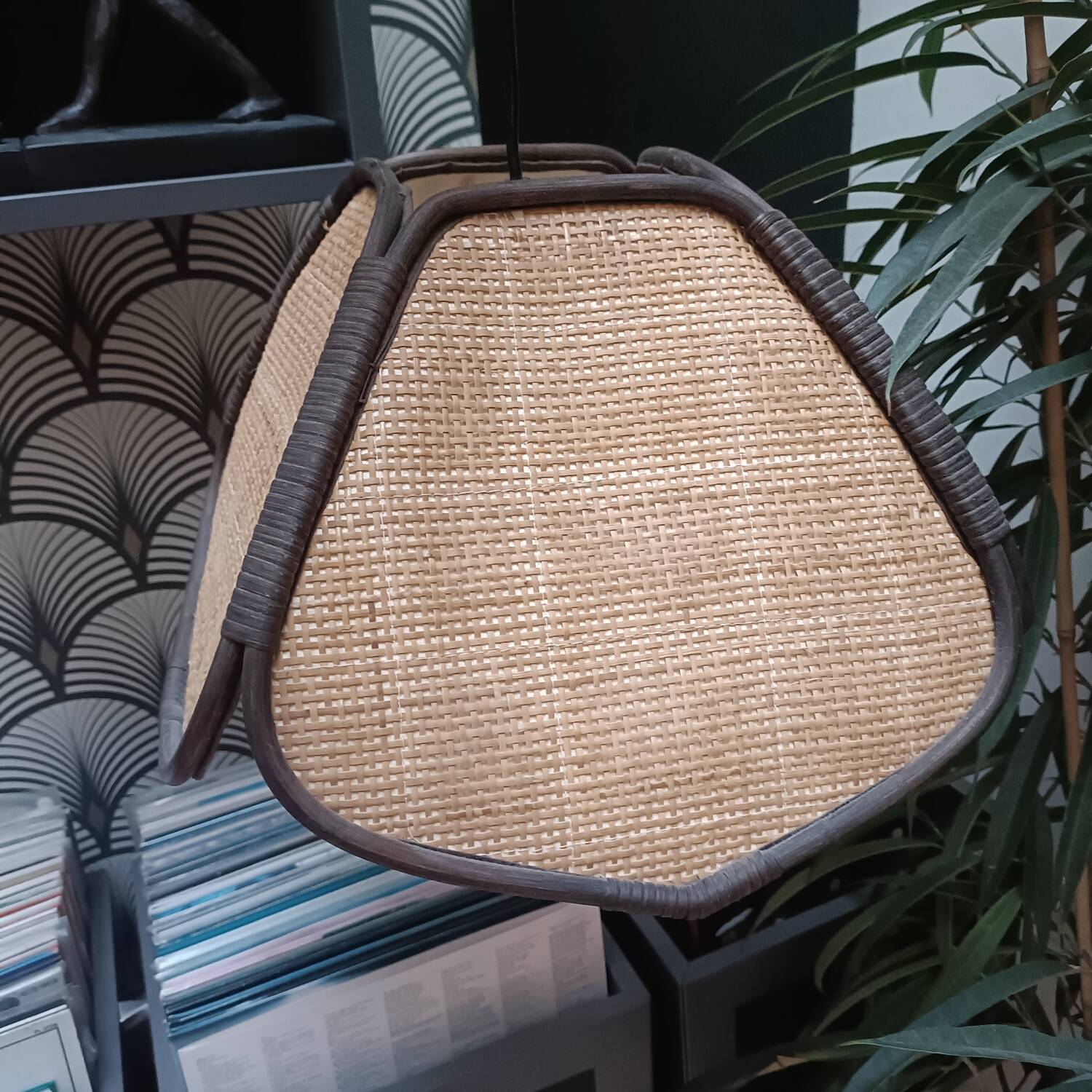 Suspension, vintage wicker rattan shine