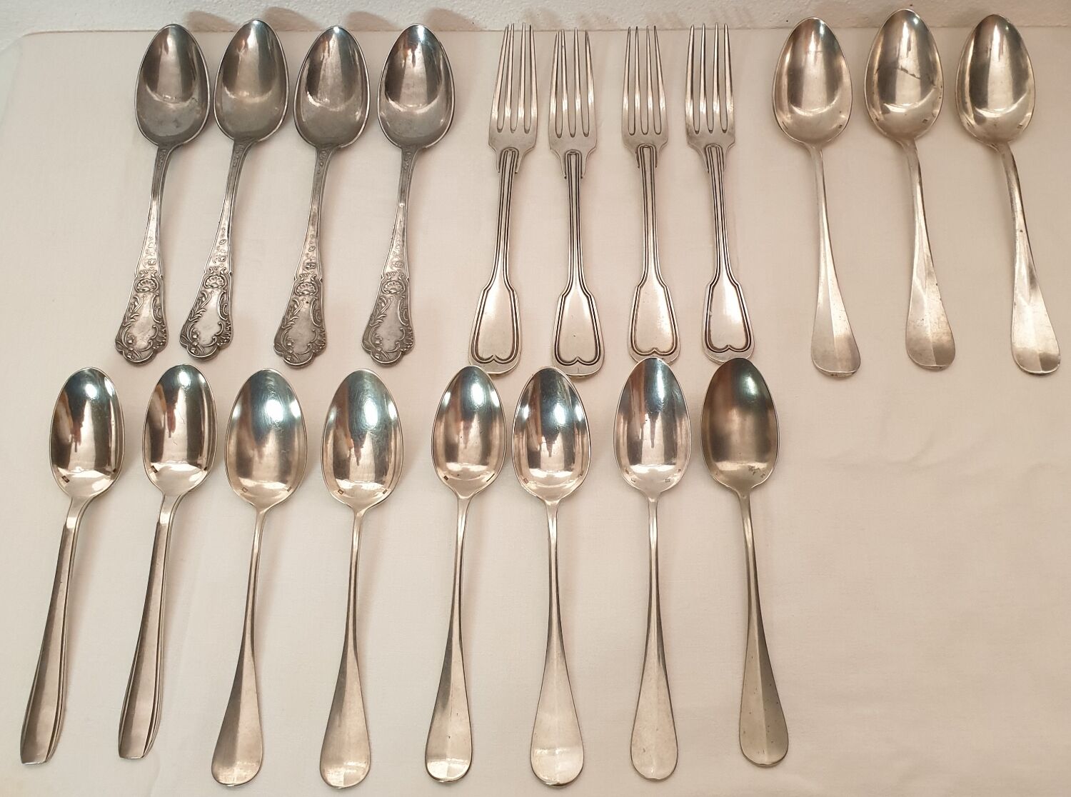 15 spoons & 4 silver metal forks