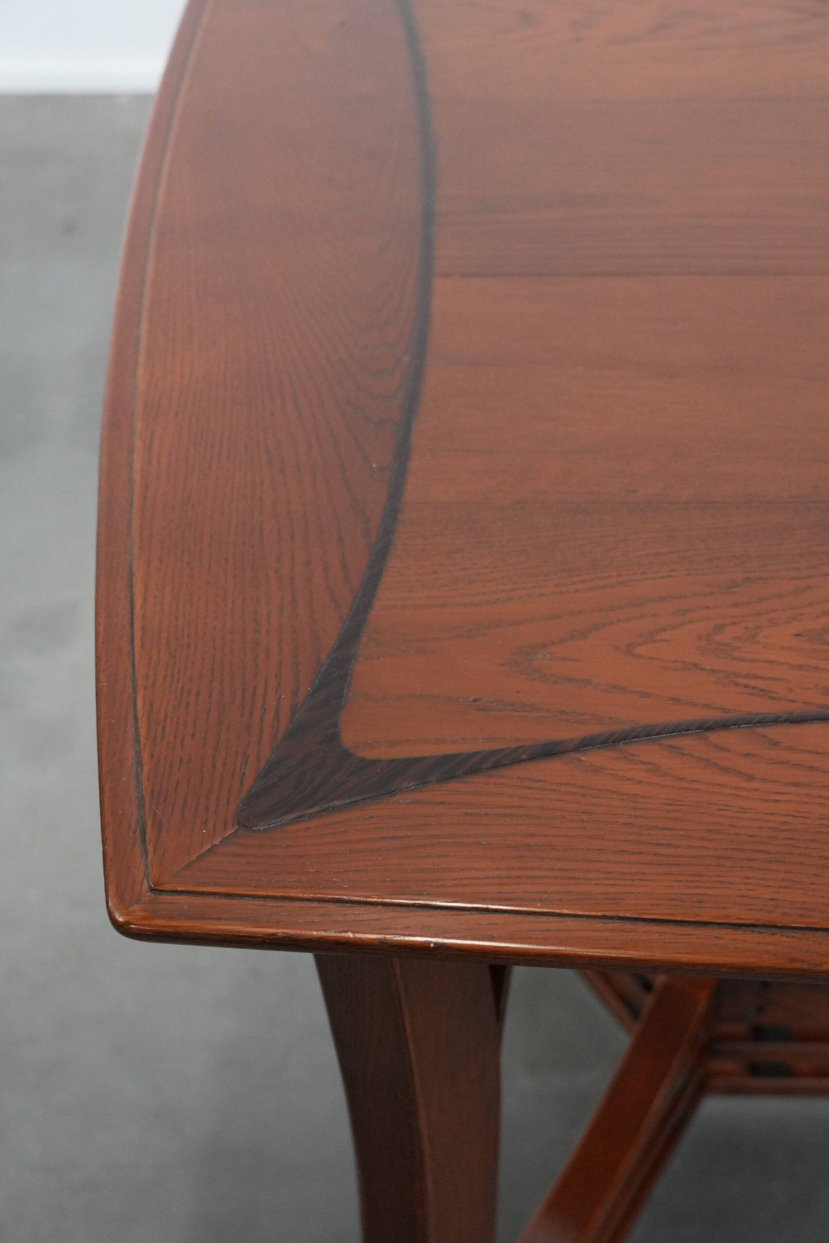 Table à manger de style Art Nouveau pour 4 à 6 personnes