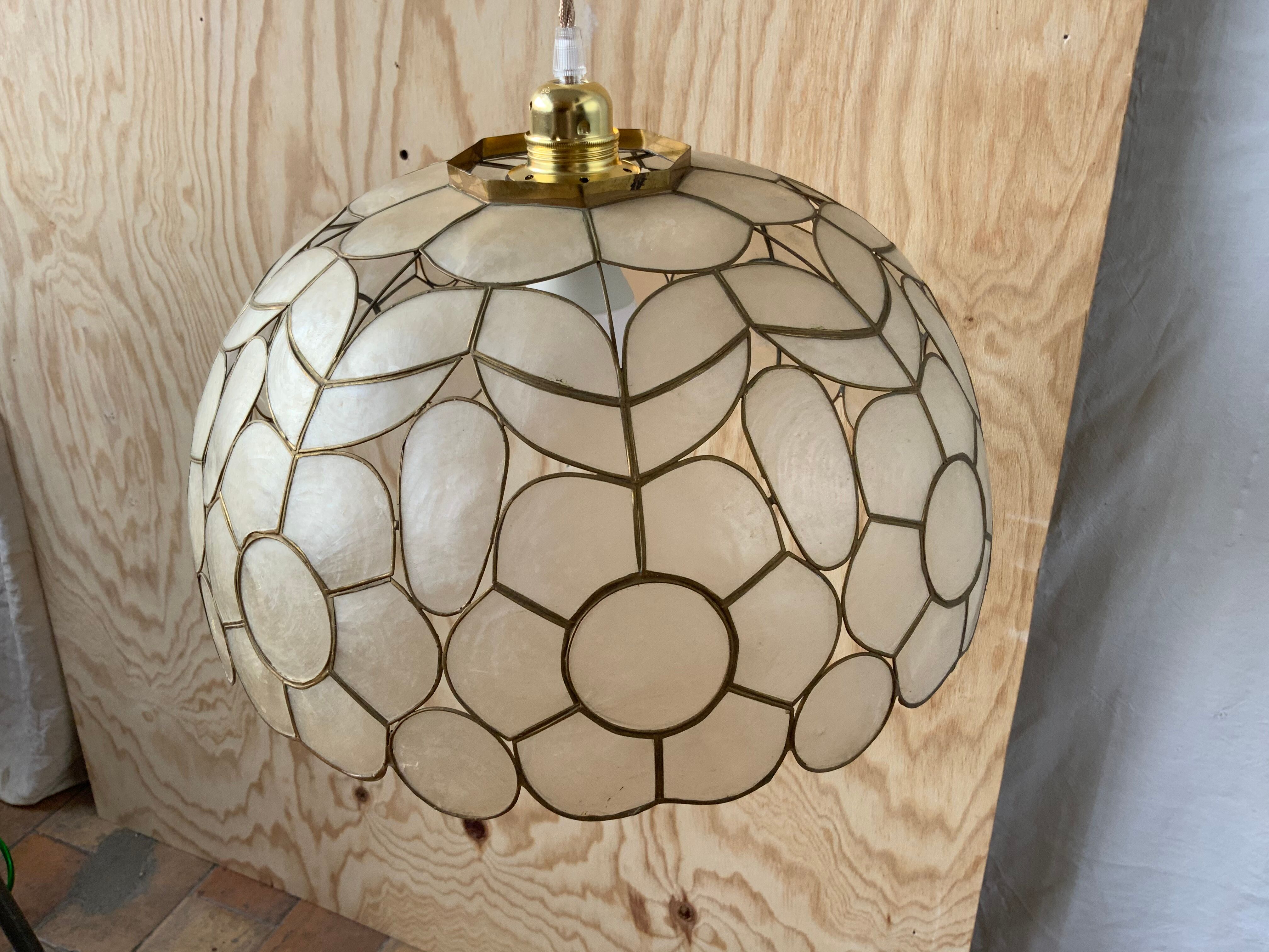 Vintage mother-of-pearl suspension