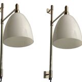 Paire d'appliques chromées et verre opalin