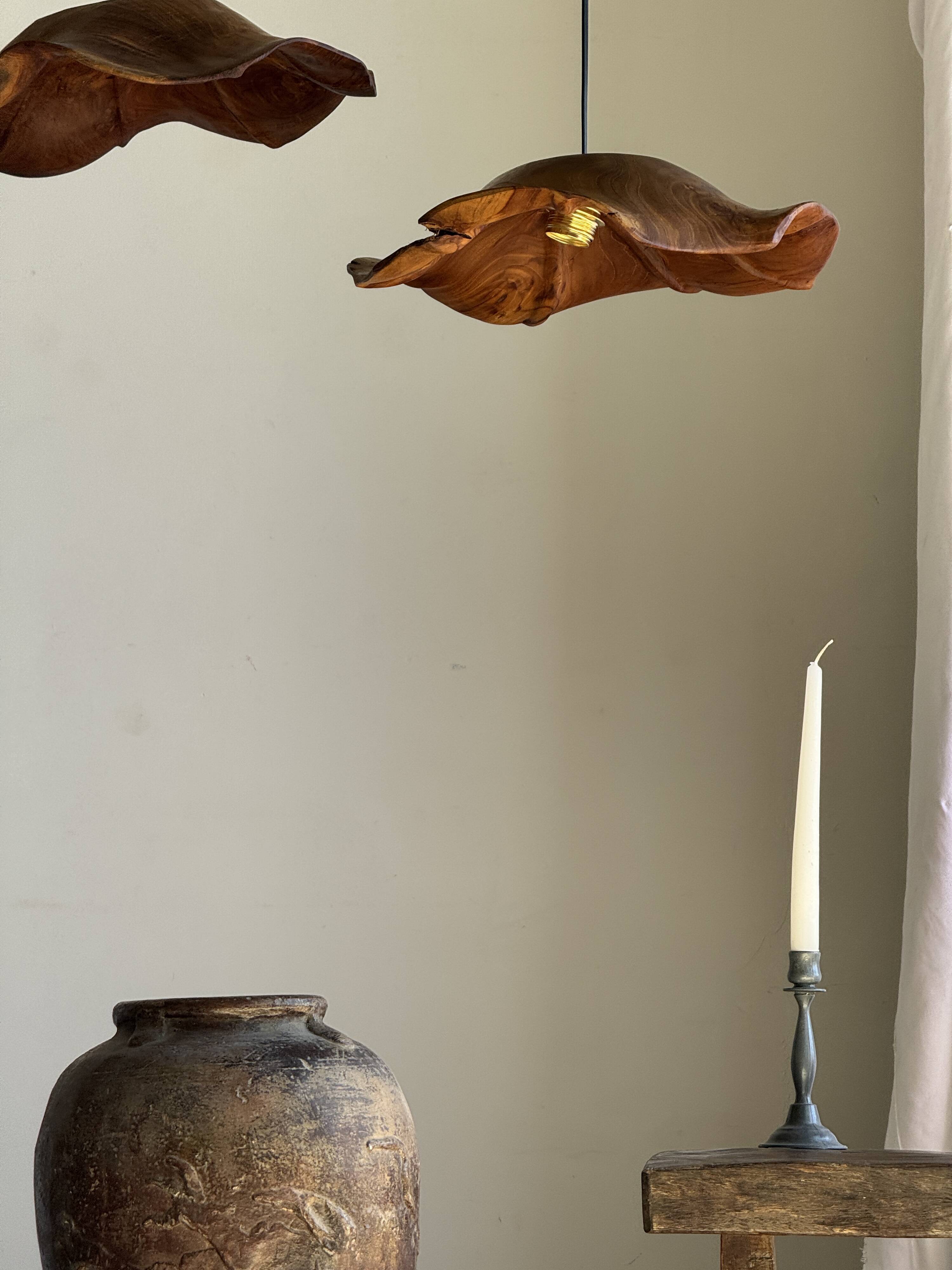 Average suspension flat wavy leaf in teak flower stripes D:40