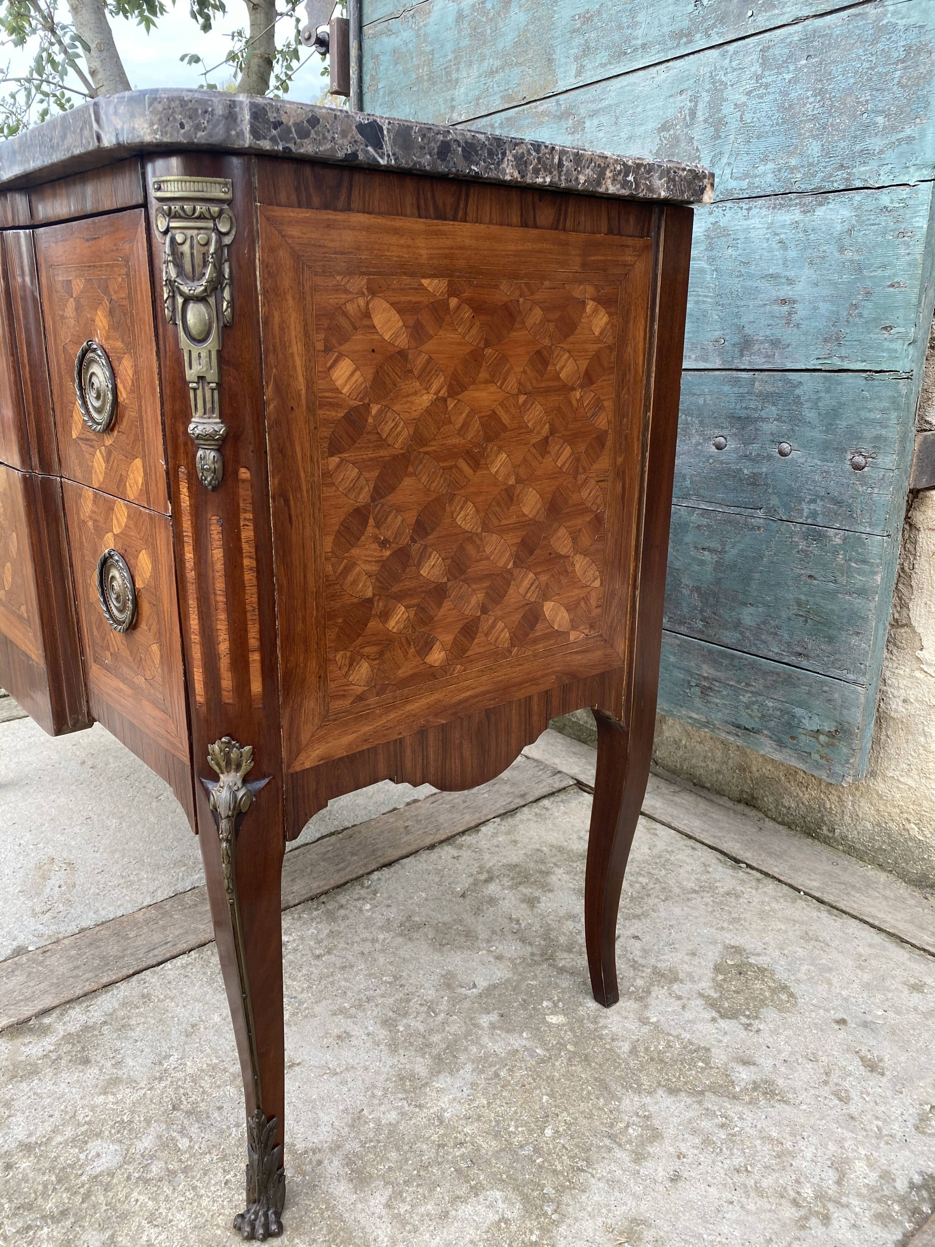 Commode sauteuse style Louis XV plateau marbre