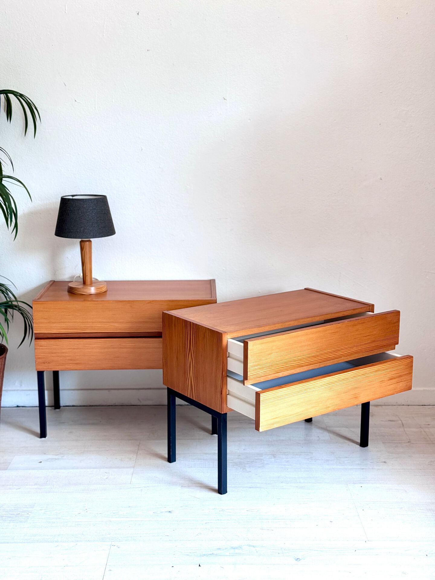 Vintage nachtkastjes minimalistisch jaren 60