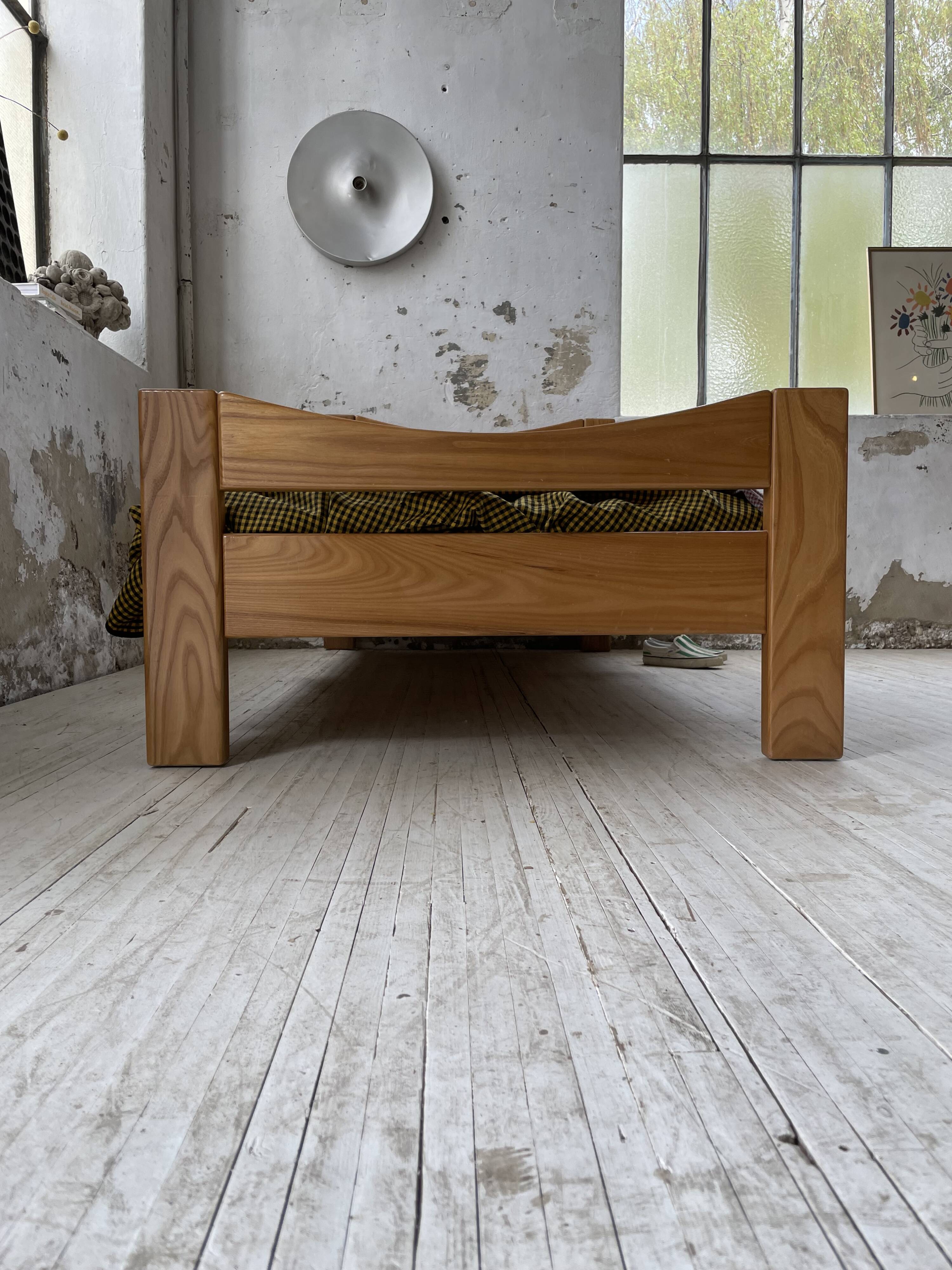 Maison Regain solid single bed