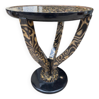 Small table in elm wolf