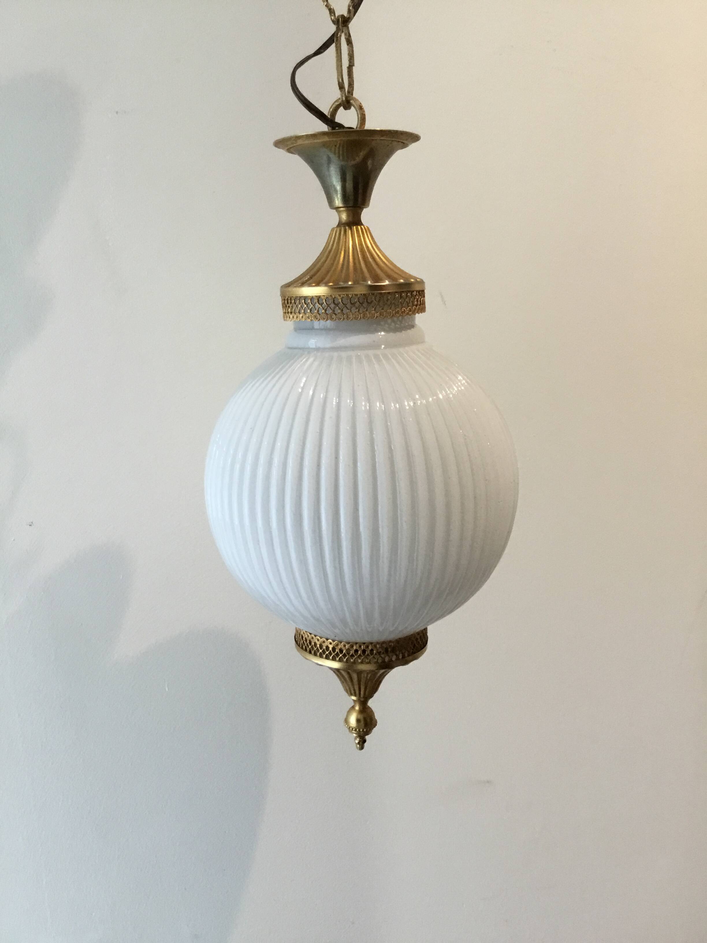 Suspension globe opal glass and brass