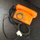 Téléphone vintage orange