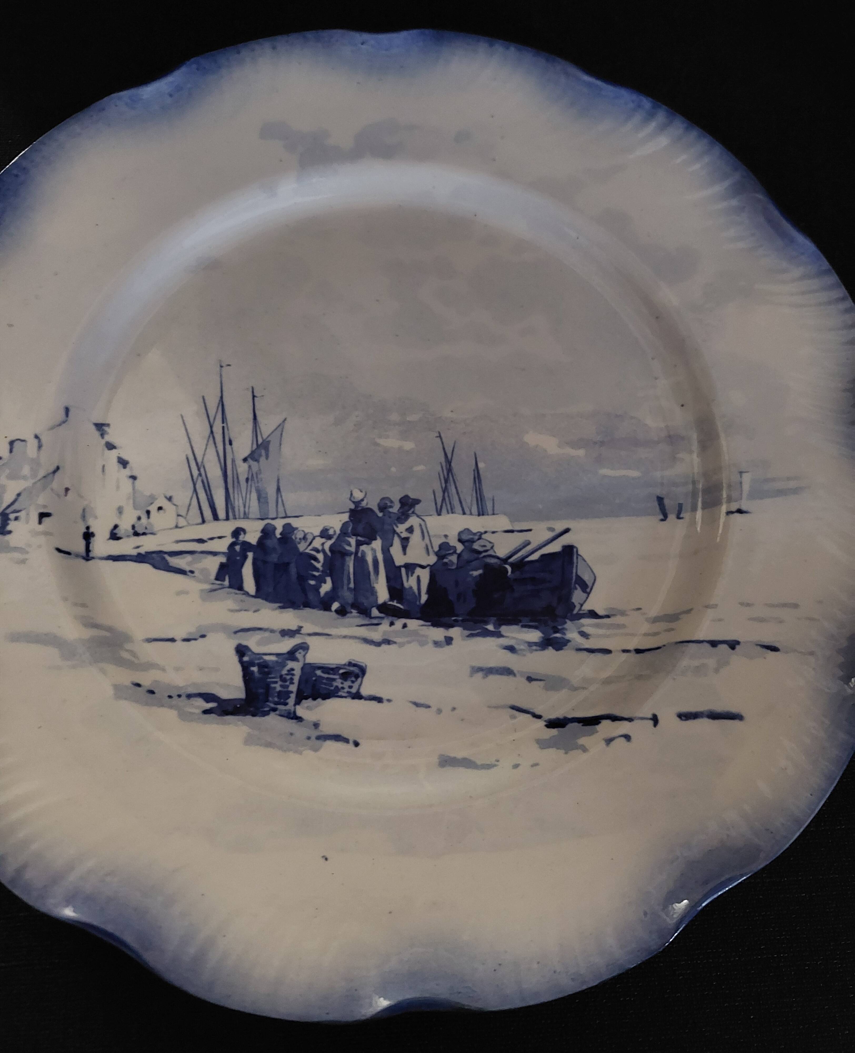 Sarreguemines earthenware plate with Marine decor late 19th century early 20th century