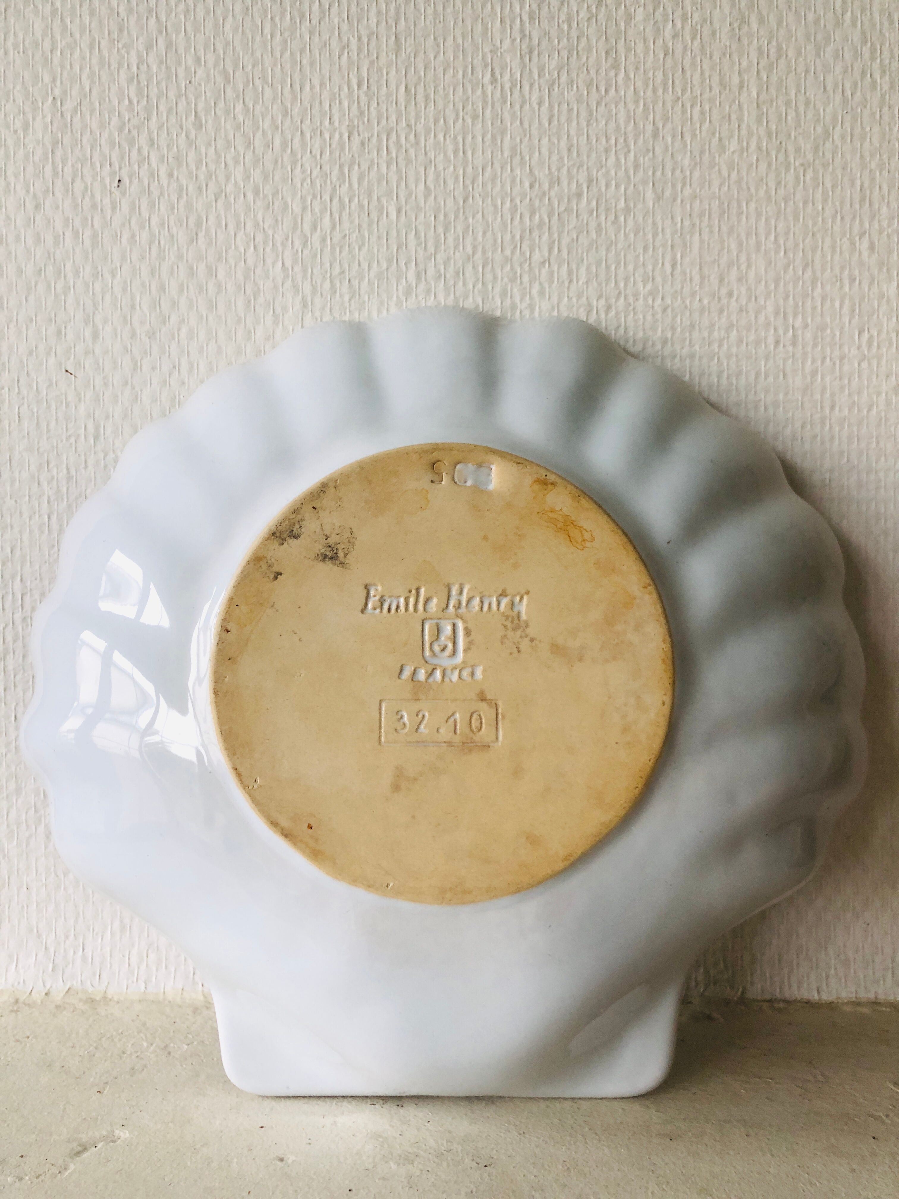 Hollow shell-shaped dish Émilie Henry