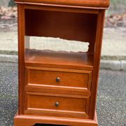 Louis Philippe chest of drawers in solid wood with 3 drawers.