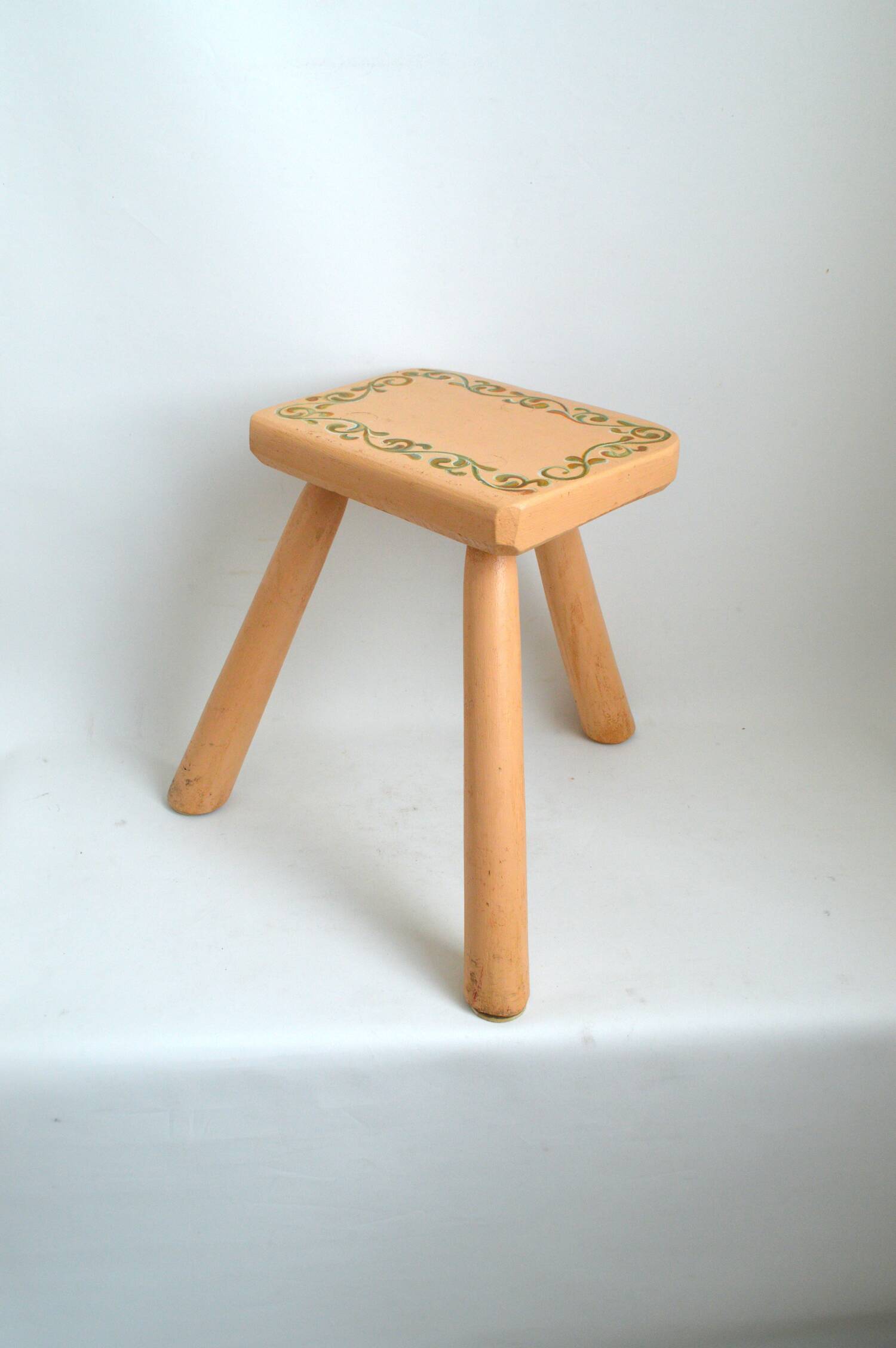Tripod milking stool