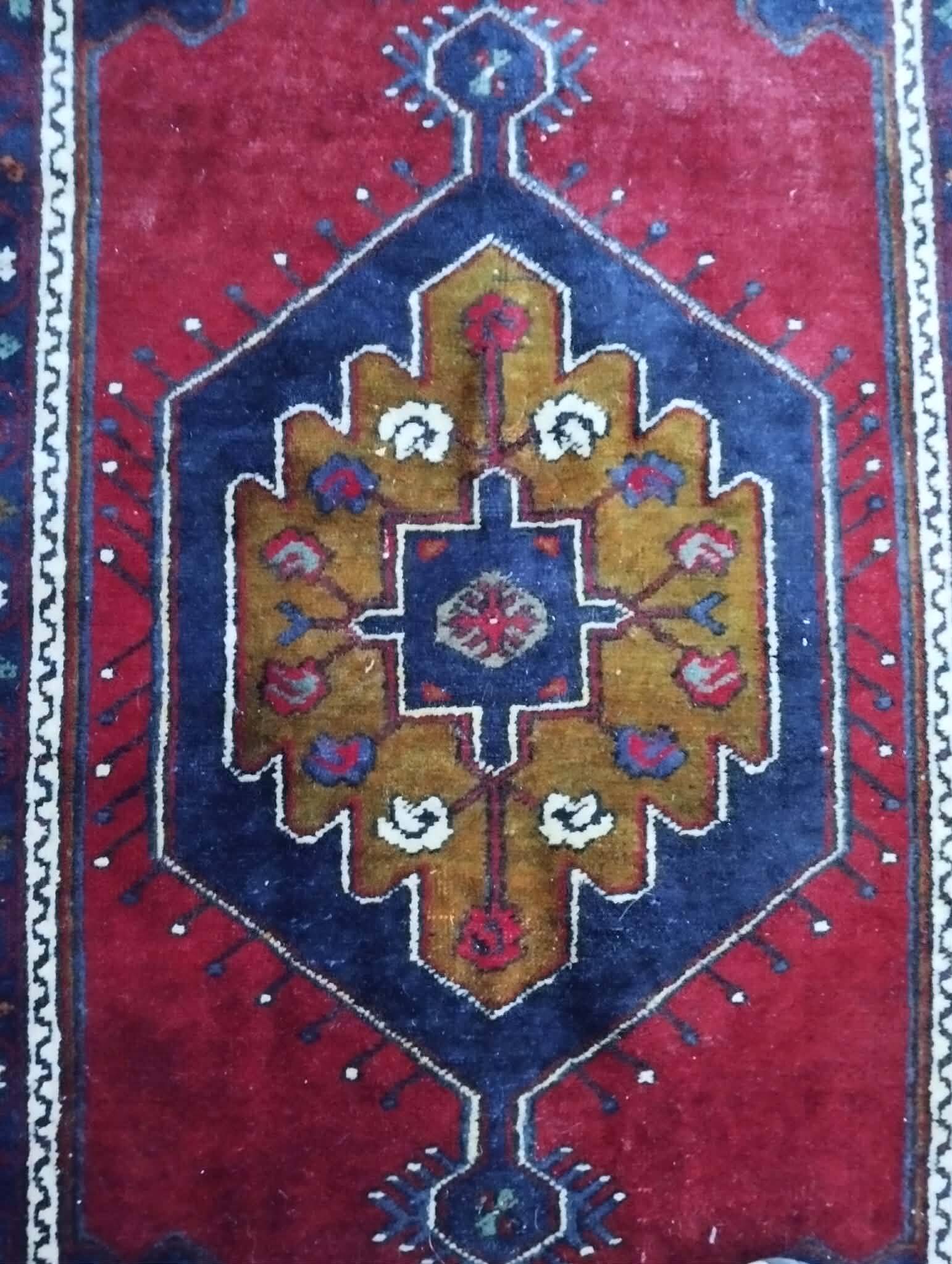 Handmade Anatolian carpet Yahyahli 187x100cm