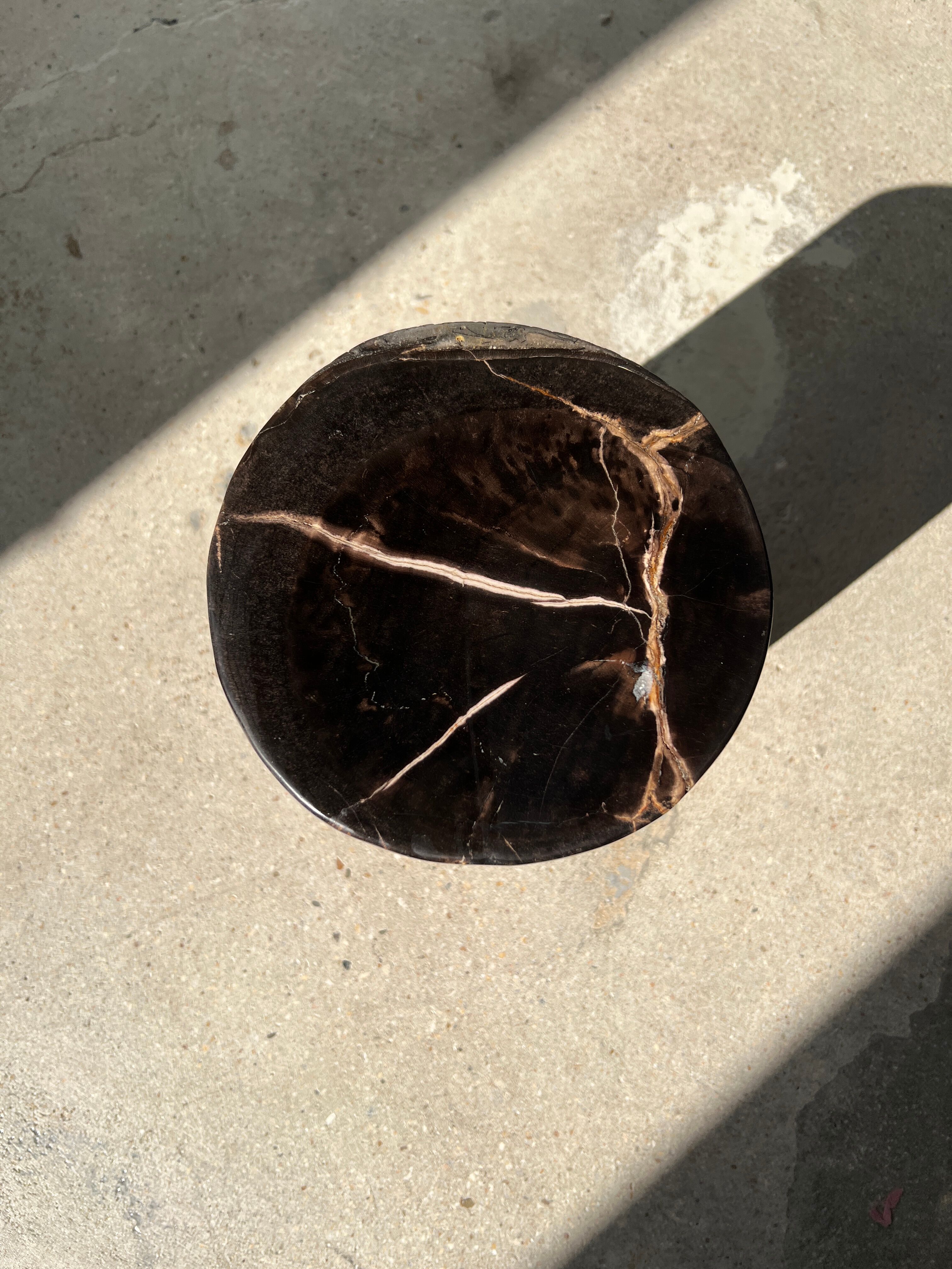 Side table in black petrified wood with light streaks h: 27,5cm d:18,5cm