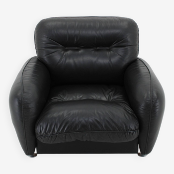 1970s Italian Armchair in Black Leather