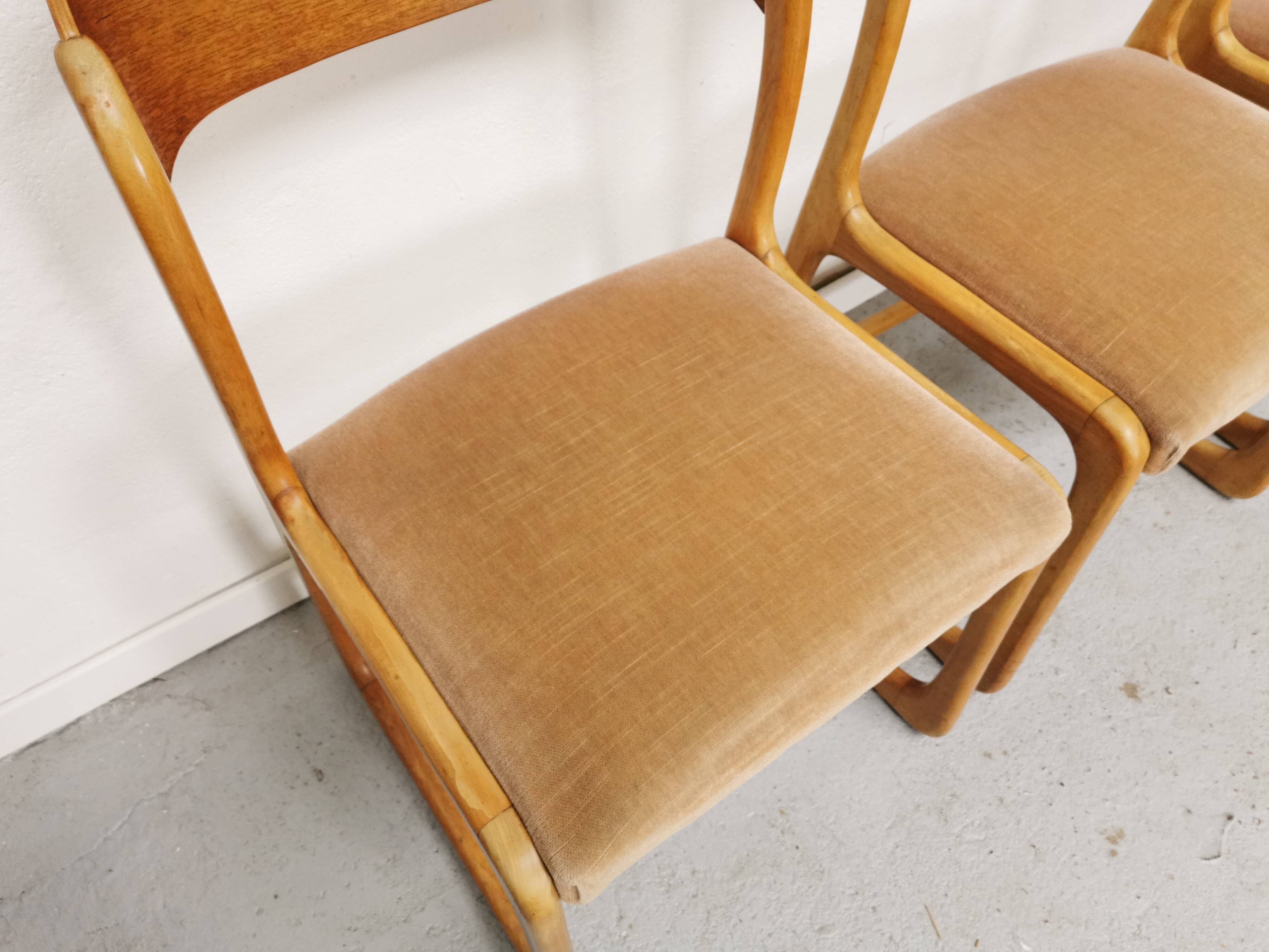 Series of 4 chairs Baumann Traineau