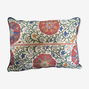 Decorative pillow case in linen and cotton  with suzani prints