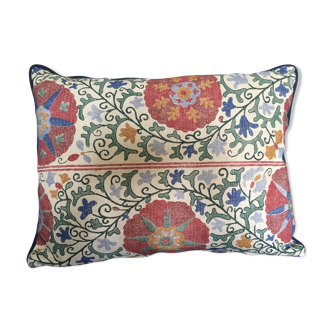 Decorative pillow case in linen and cotton  with suzani prints