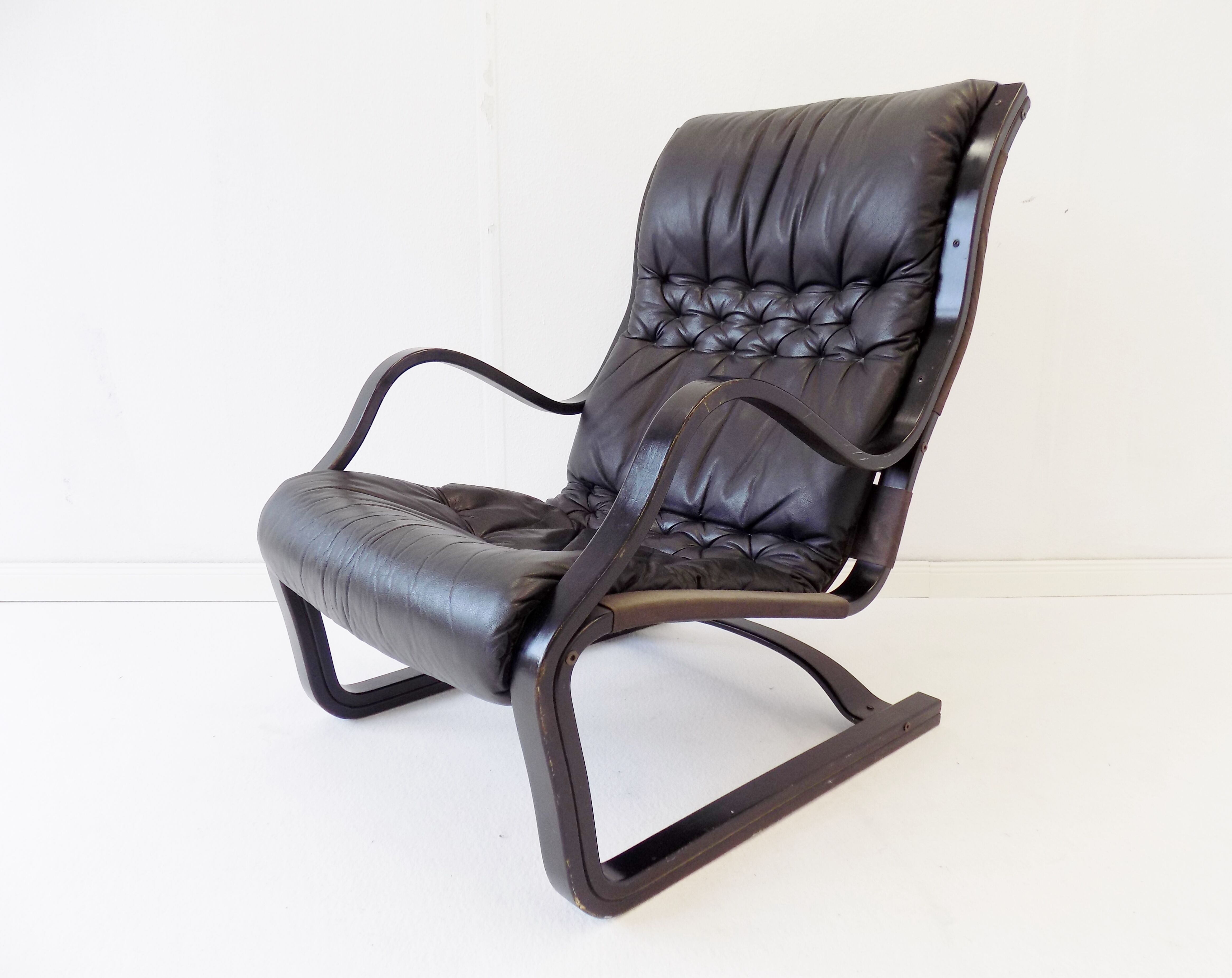 Asko Koivutaru black leather armchair by Esko Pajamies
