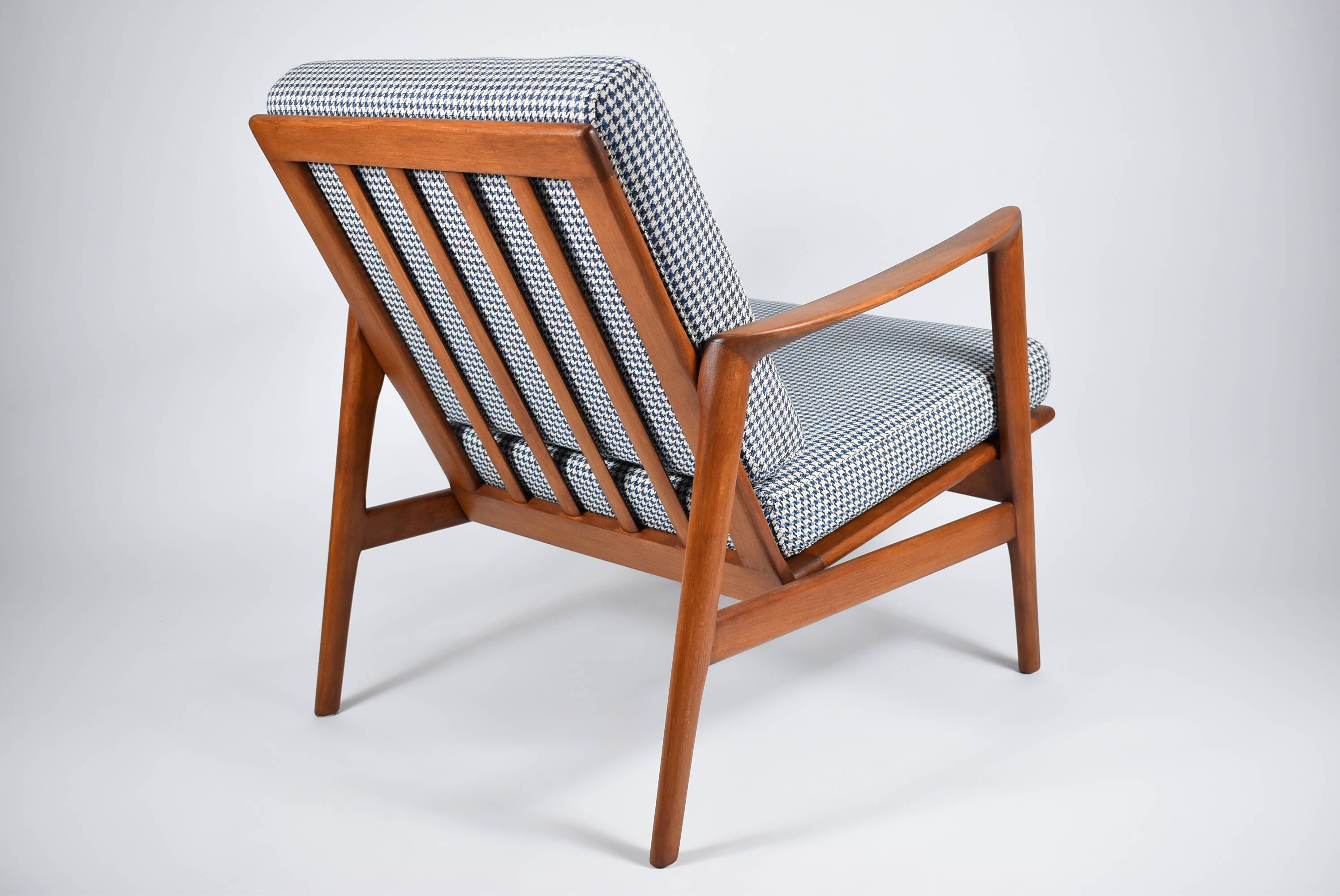 Fauteuil scandinave original Stefan, entièrement restauré, icône des années 1960, pied de poule