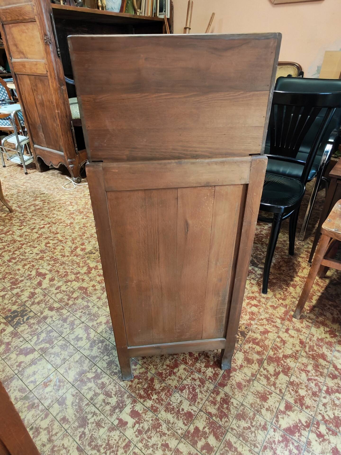 Set consisting of a small scriban desk and its antique chair.