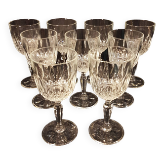 9 stemmed glasses