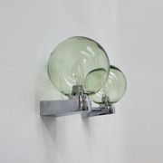 Applique murale des années 70 en verre vert et chrome.