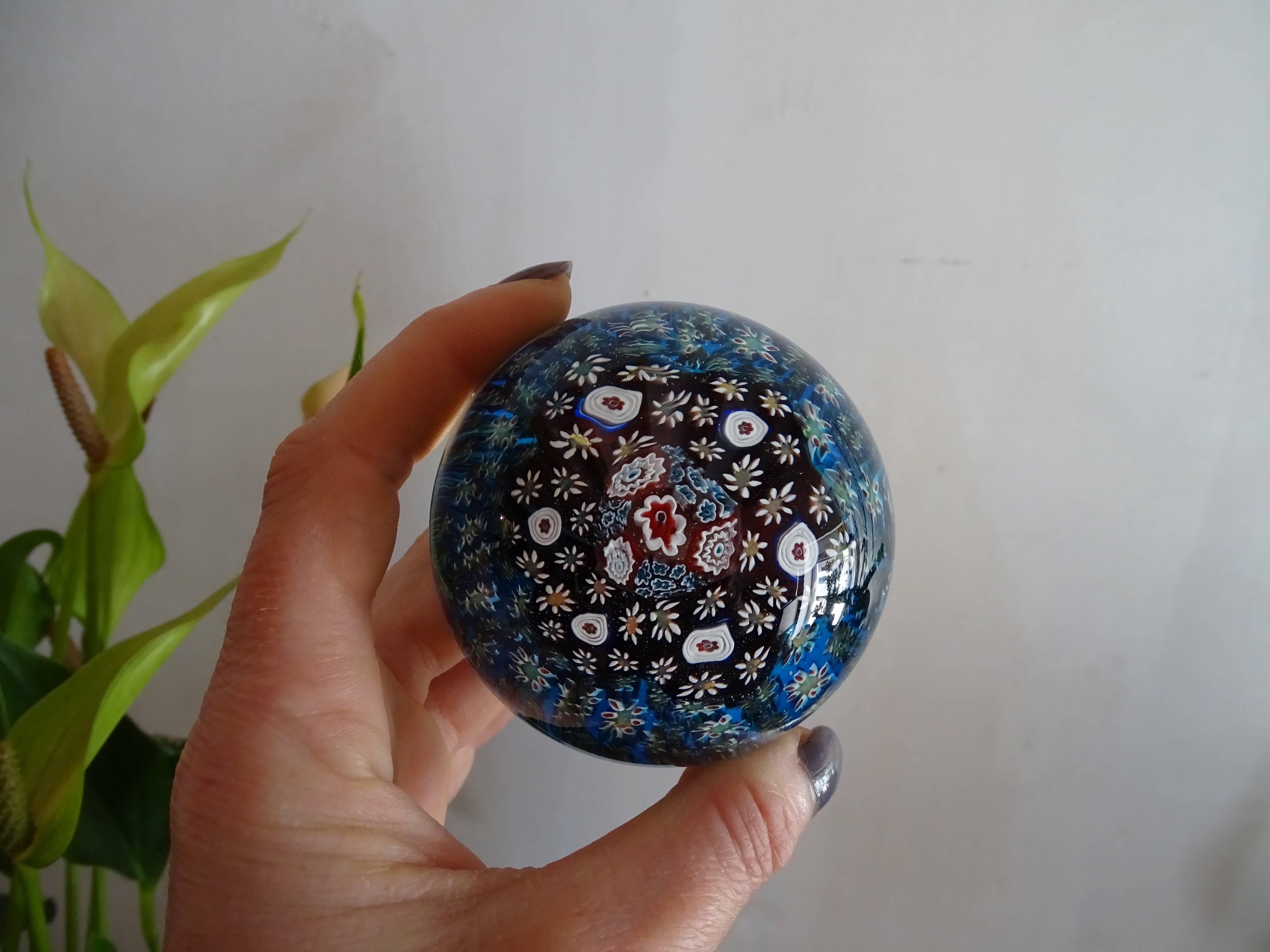 Millefiori Murano paperweight - Blue background - Ø 6,5 cm