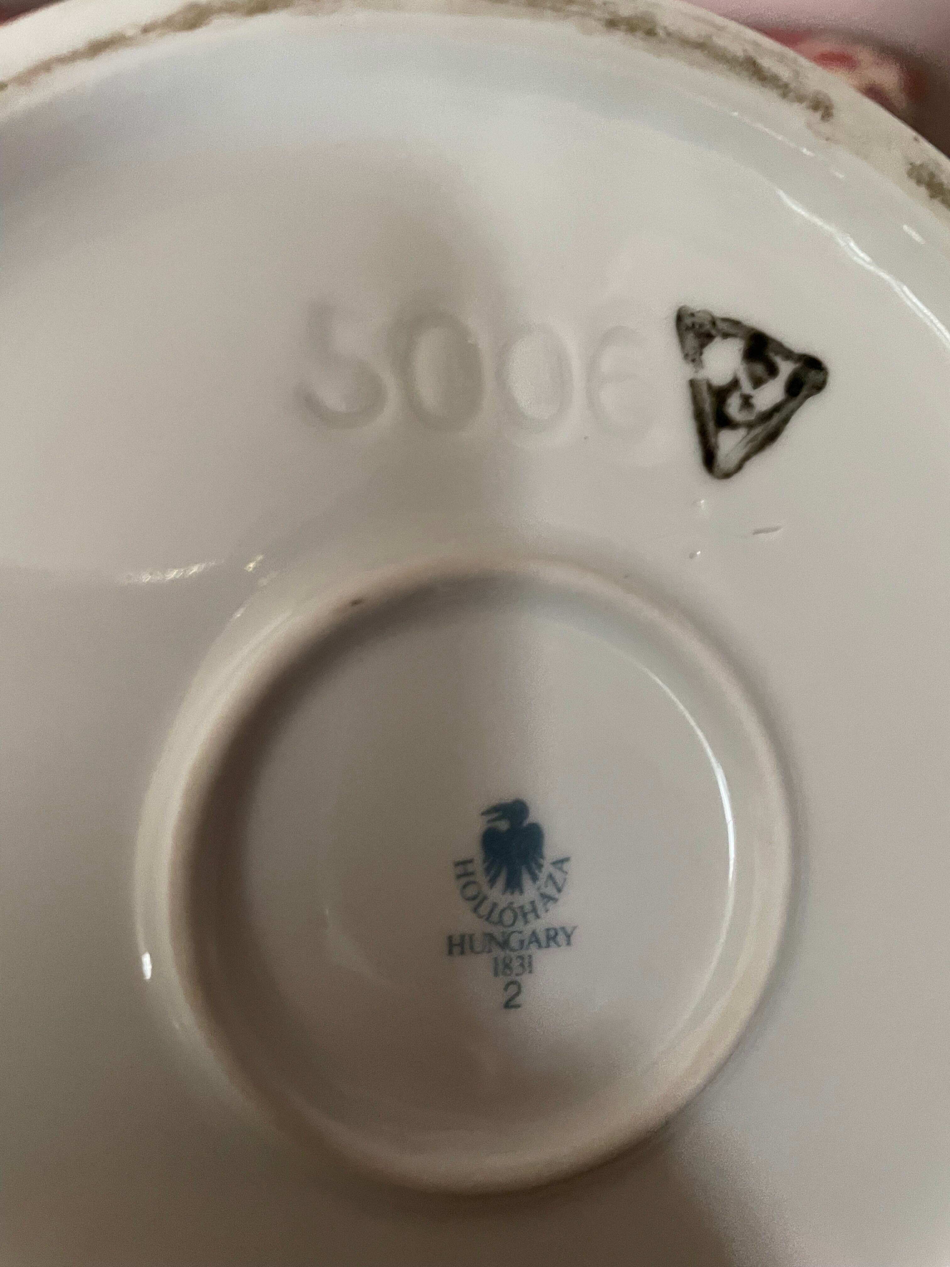 Porcelain vase motifs birds and flowers from Hollohàza Hungary