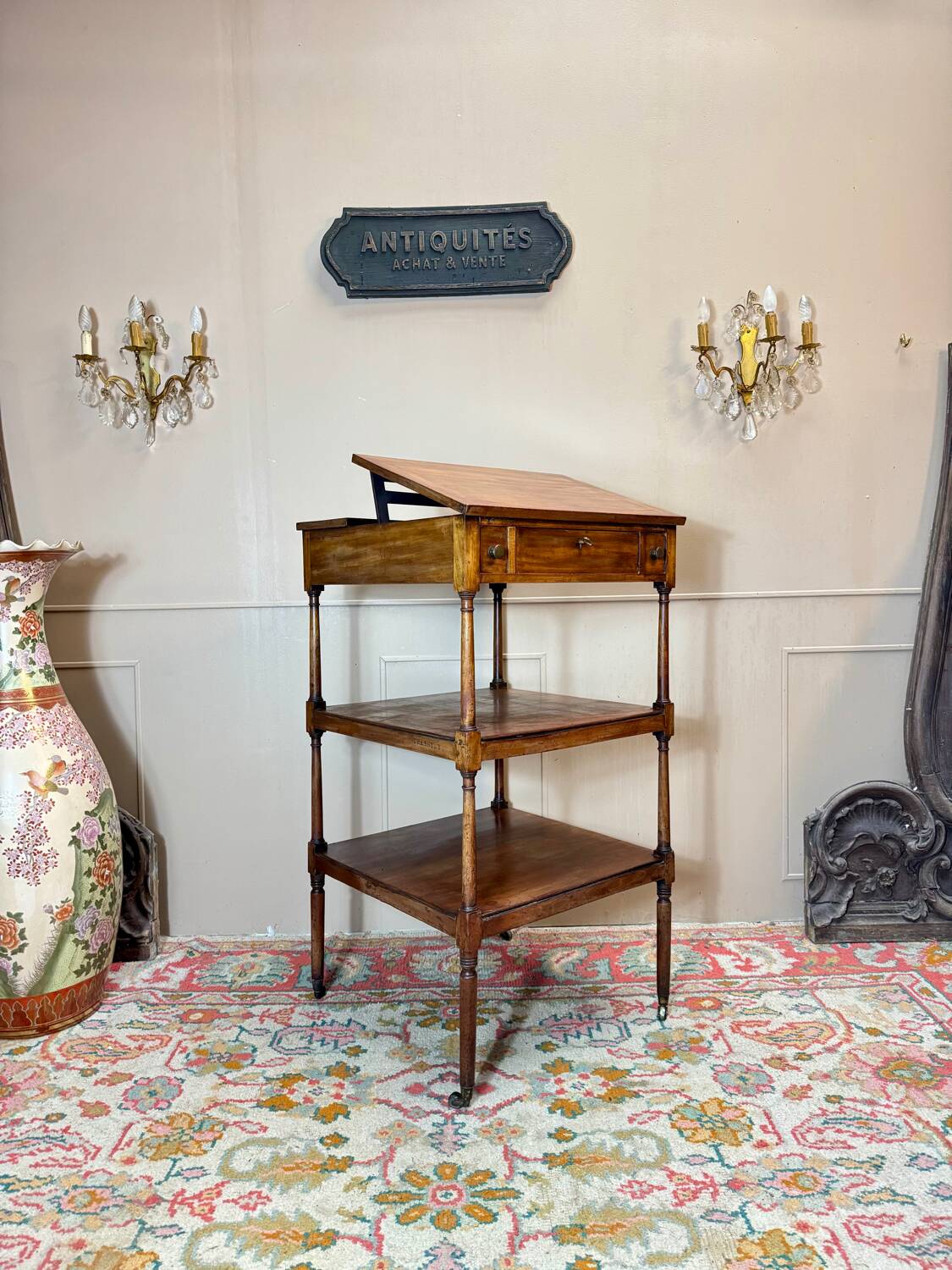 Mahogany desk with stamp of the brita official office