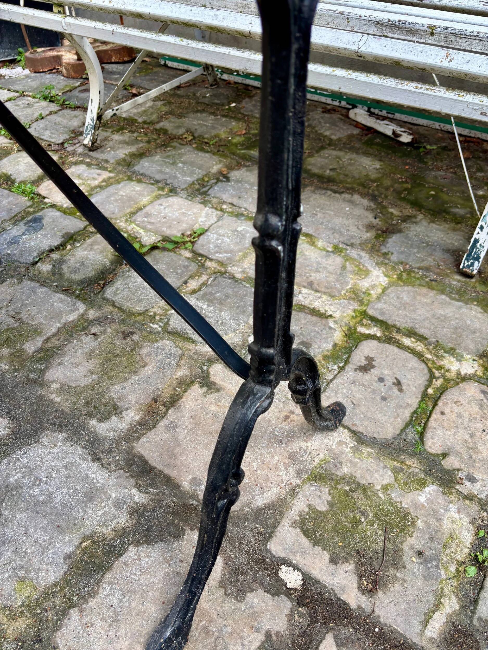 Bistro table in grey marble and black cast iron 100 x 60 cm