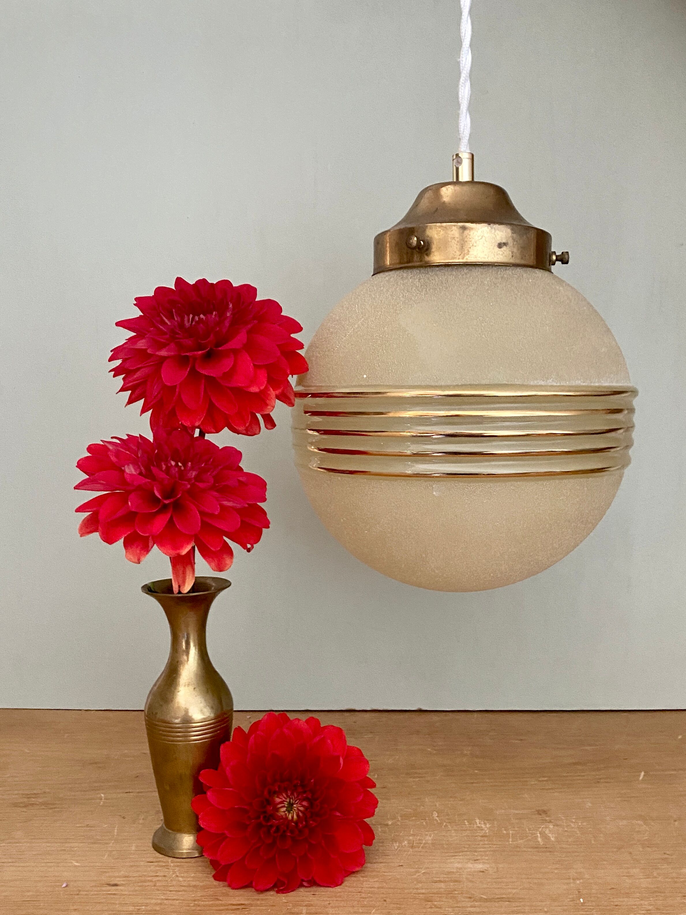 Vintage art deco globe pendant lamp in yellow and gold granite glass