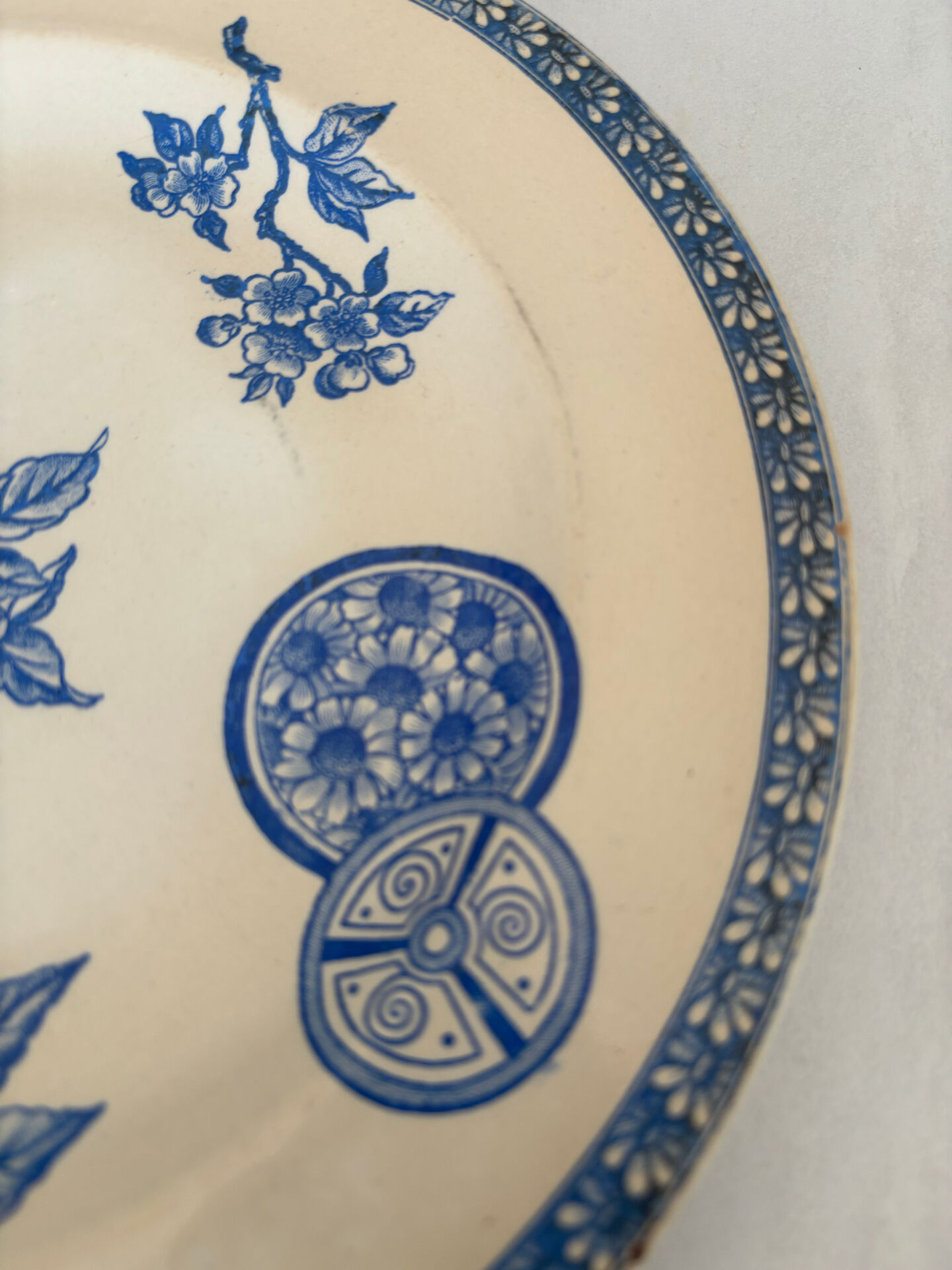 Old flat plate, light blue ironstone, daisy pattern | Fa