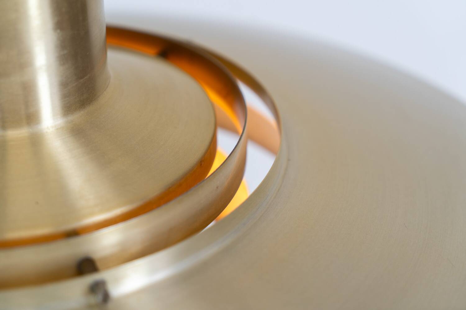 Première suspension en laiton « P376 » de Jørgen Kastholm & Preben Fabricius