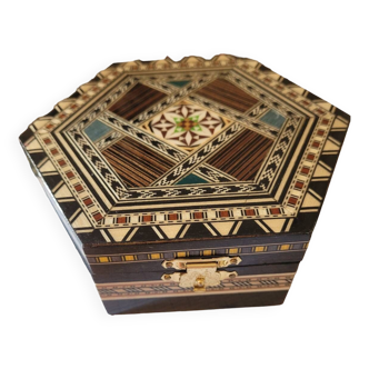 Jewelry box