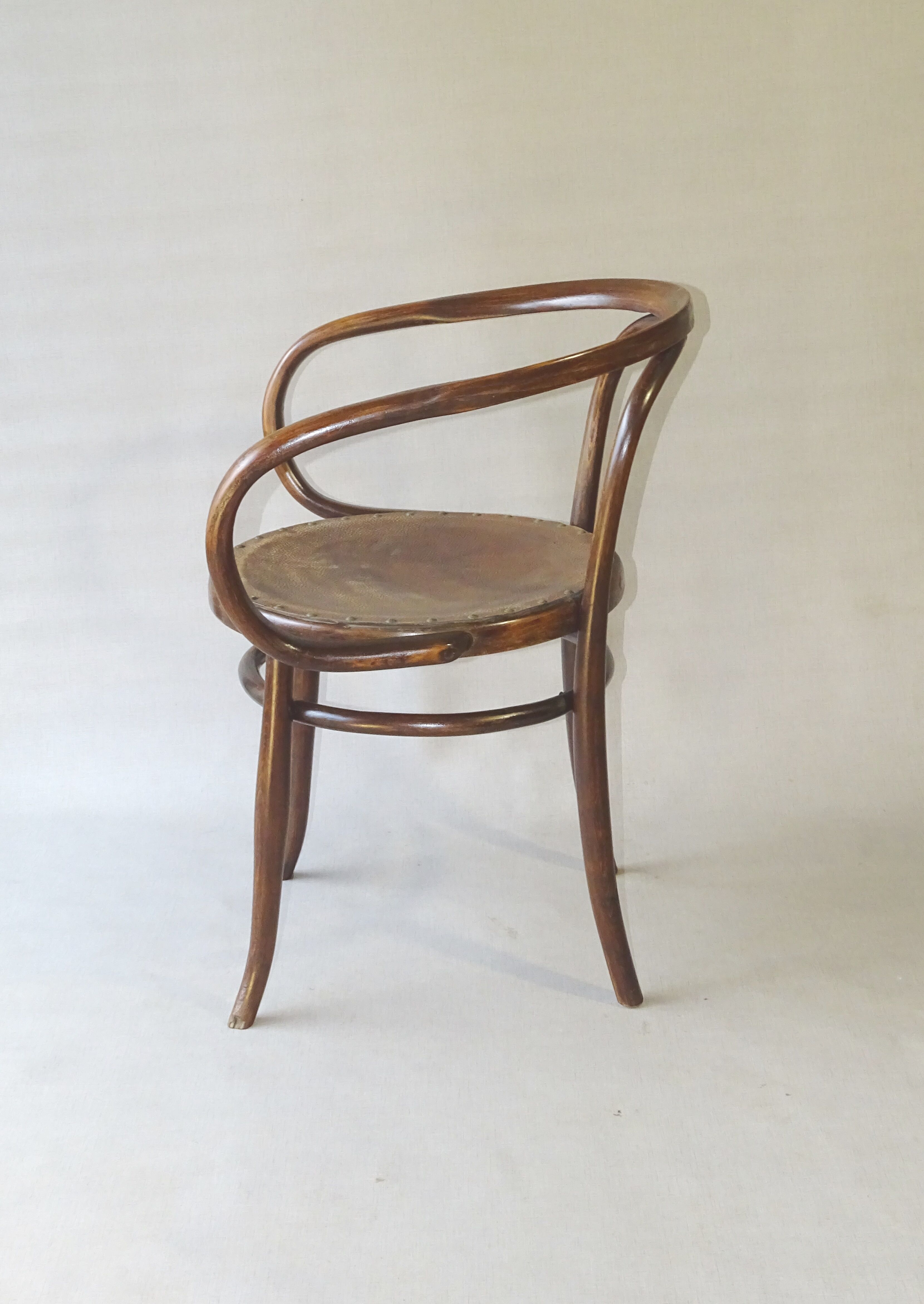 Le corbusier bentwood armchair by ungvar b9 1900 leather seat