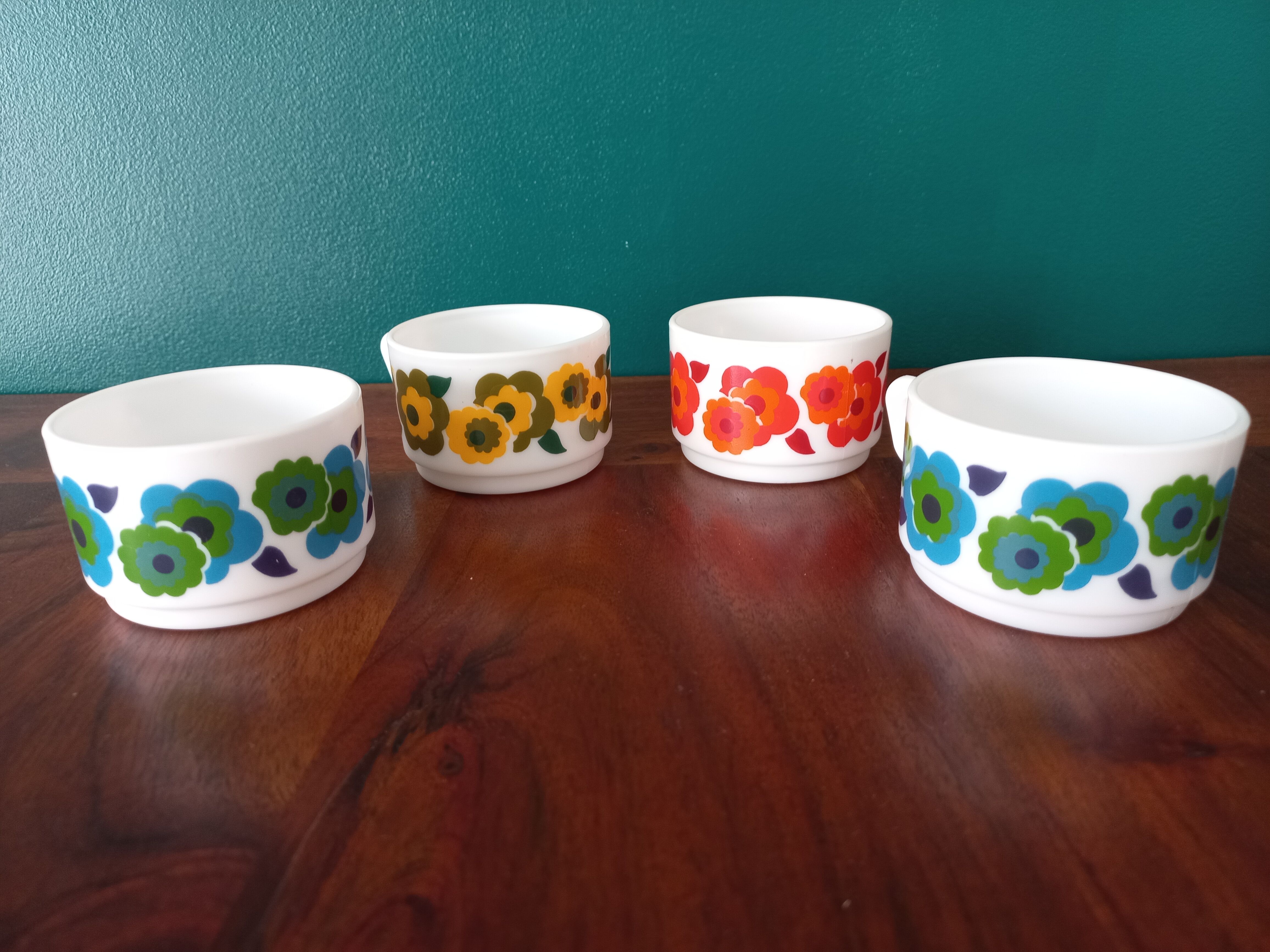 4 small lotus Arcopal espresso cups