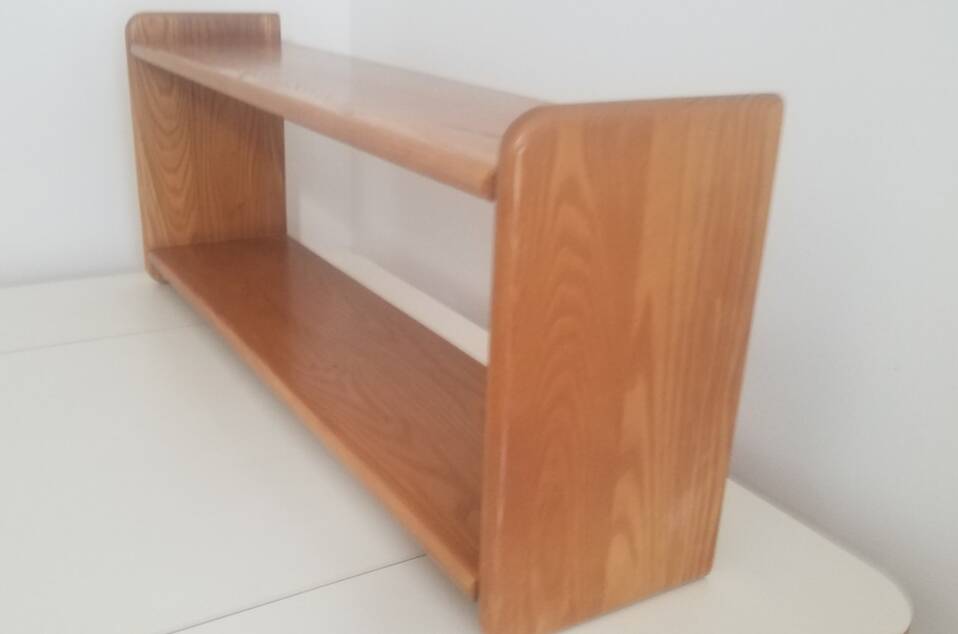 Solid elm shelves, vintage. Very good condition.