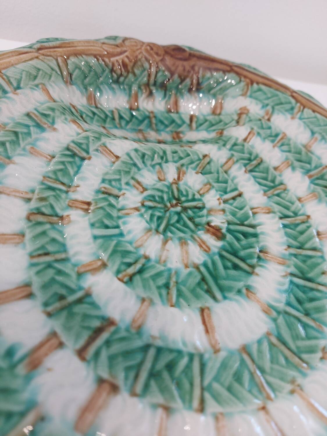 Artichoke plate in slip