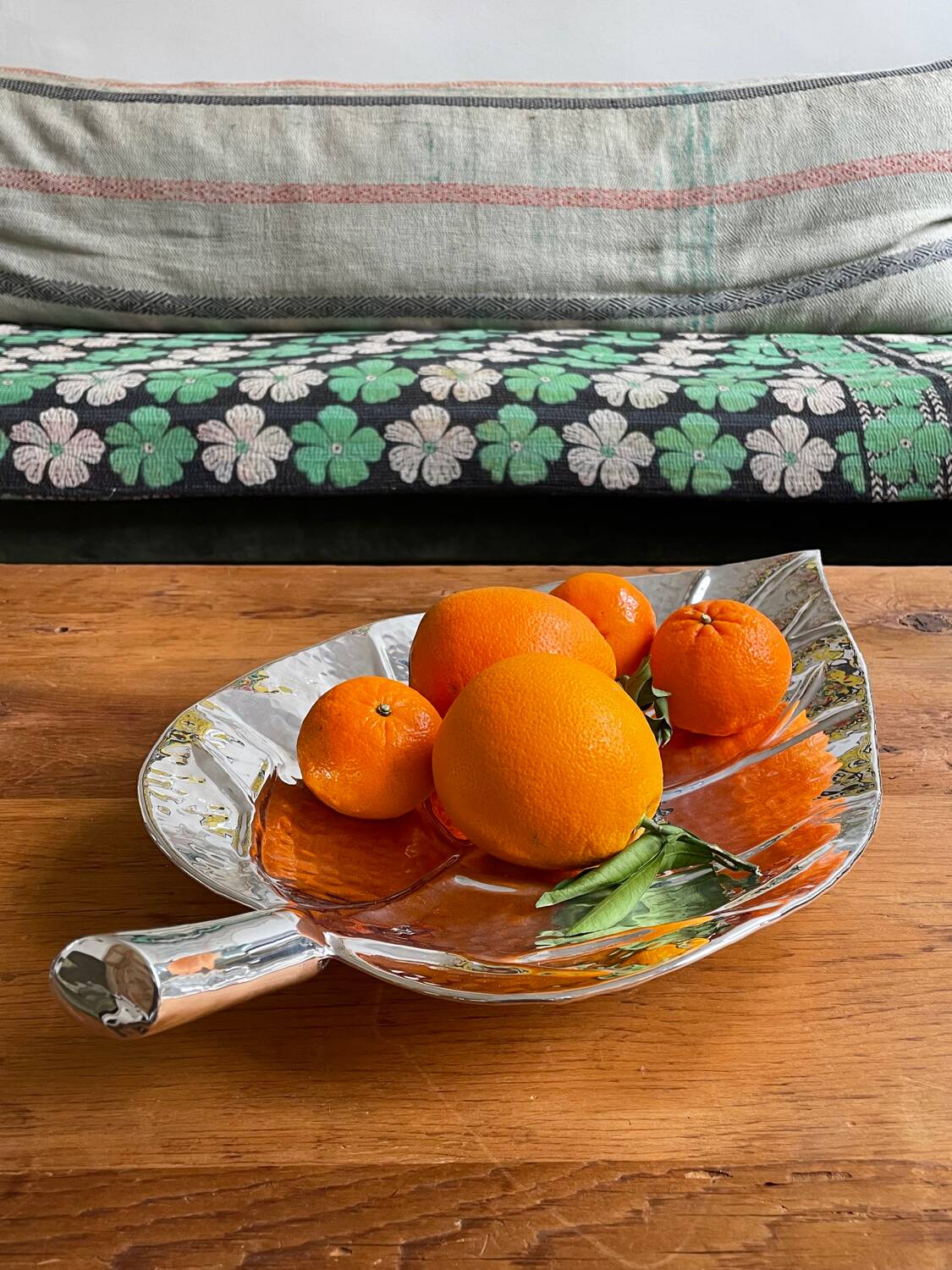Large leaf-shaped centerpiece tray