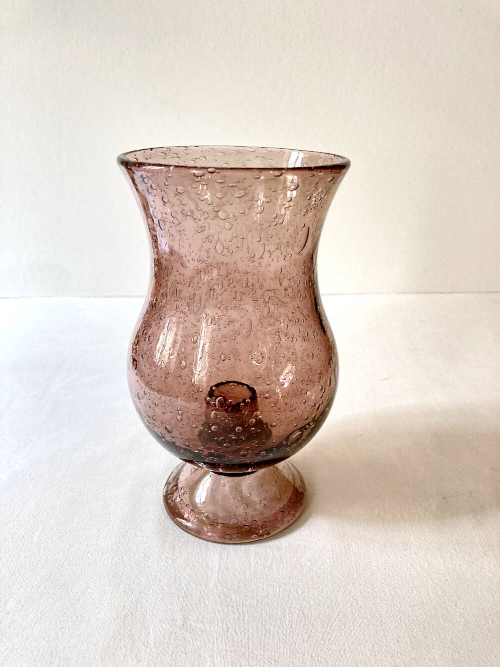 Bougeoir Biot en verre bullé violet