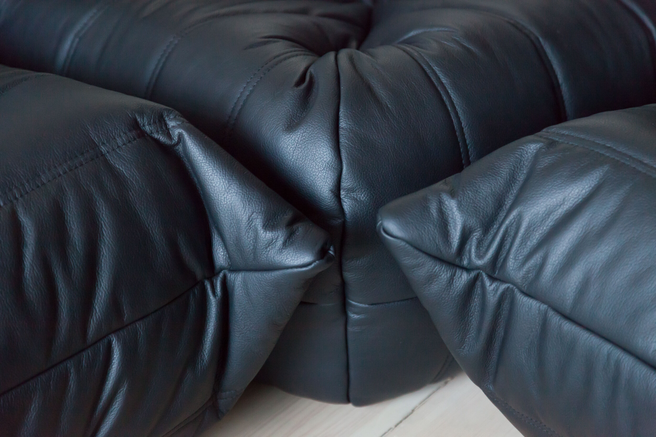 Set Togo leather black model designed by Michel Ducaroy 1973