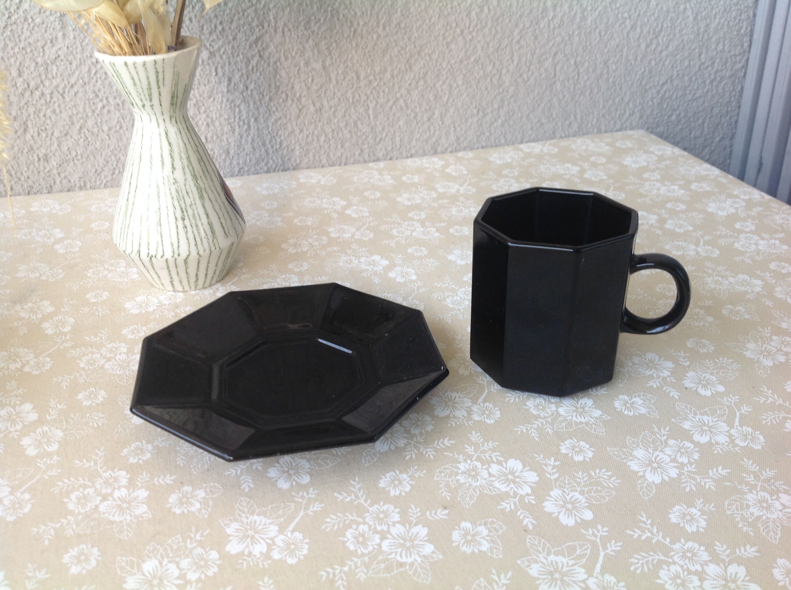 6 Luminarc coffee cups Octime black