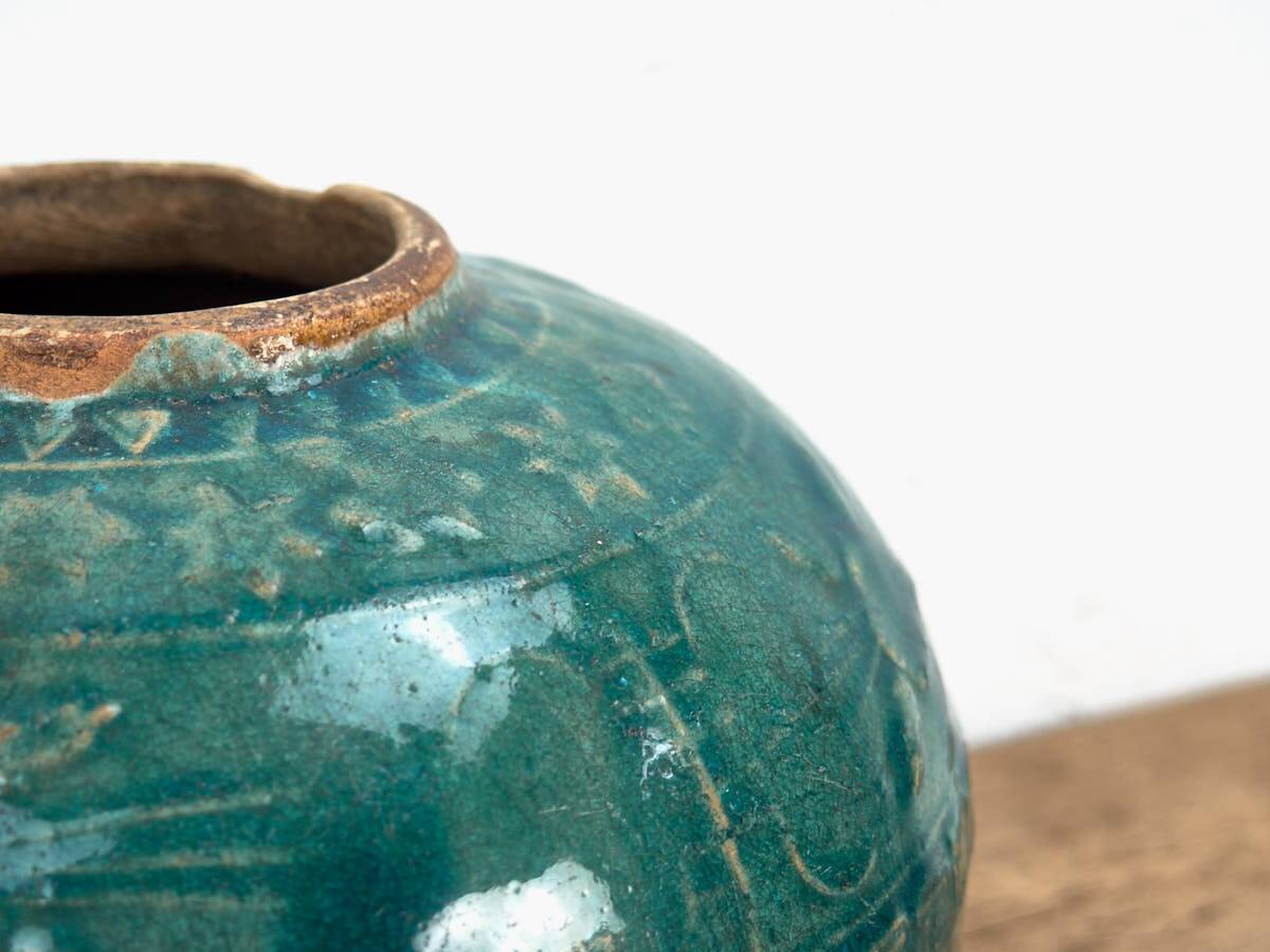 Antique emerald green ceramic vase (c.1820)