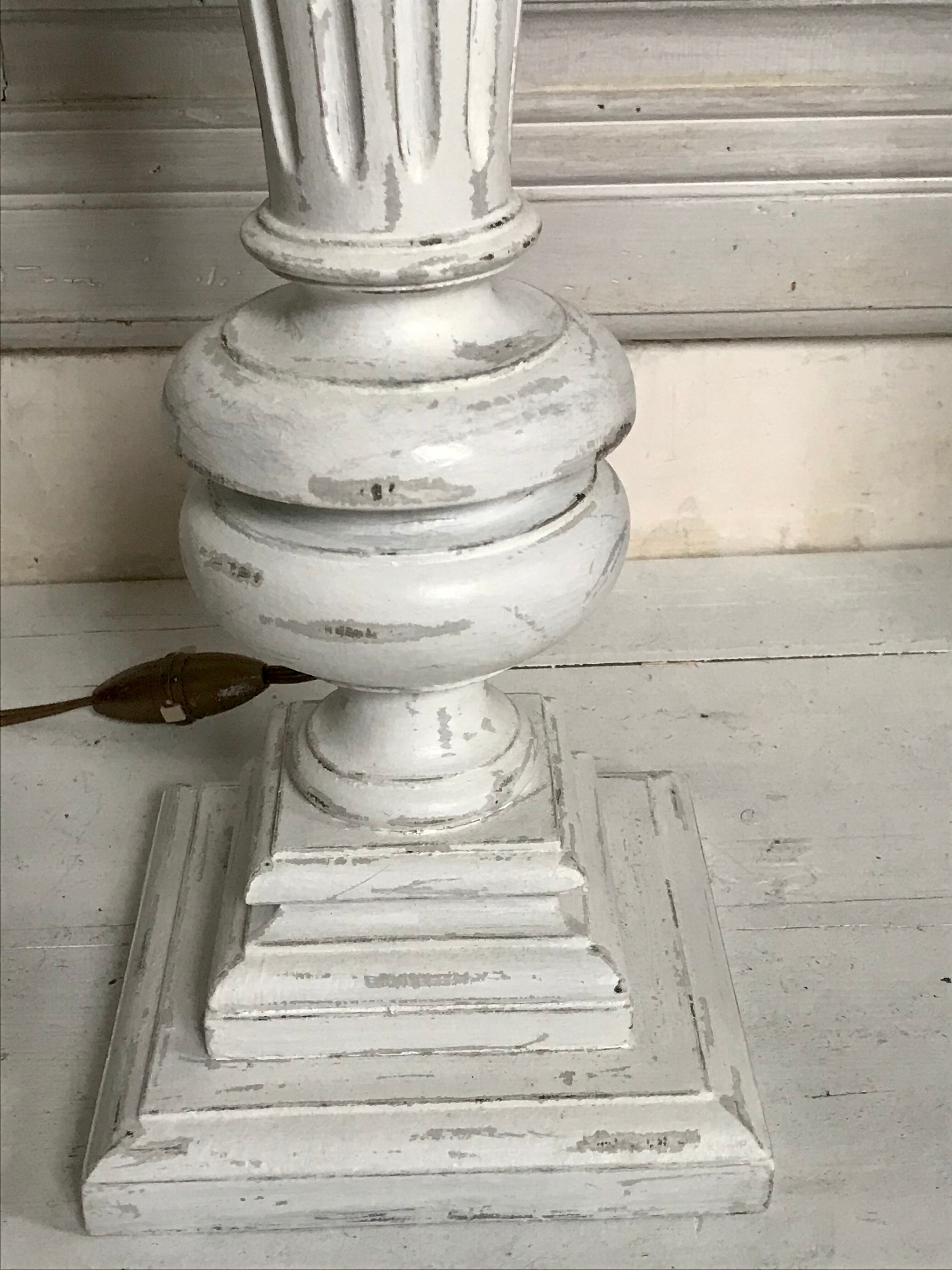 Wooden baluster lamp