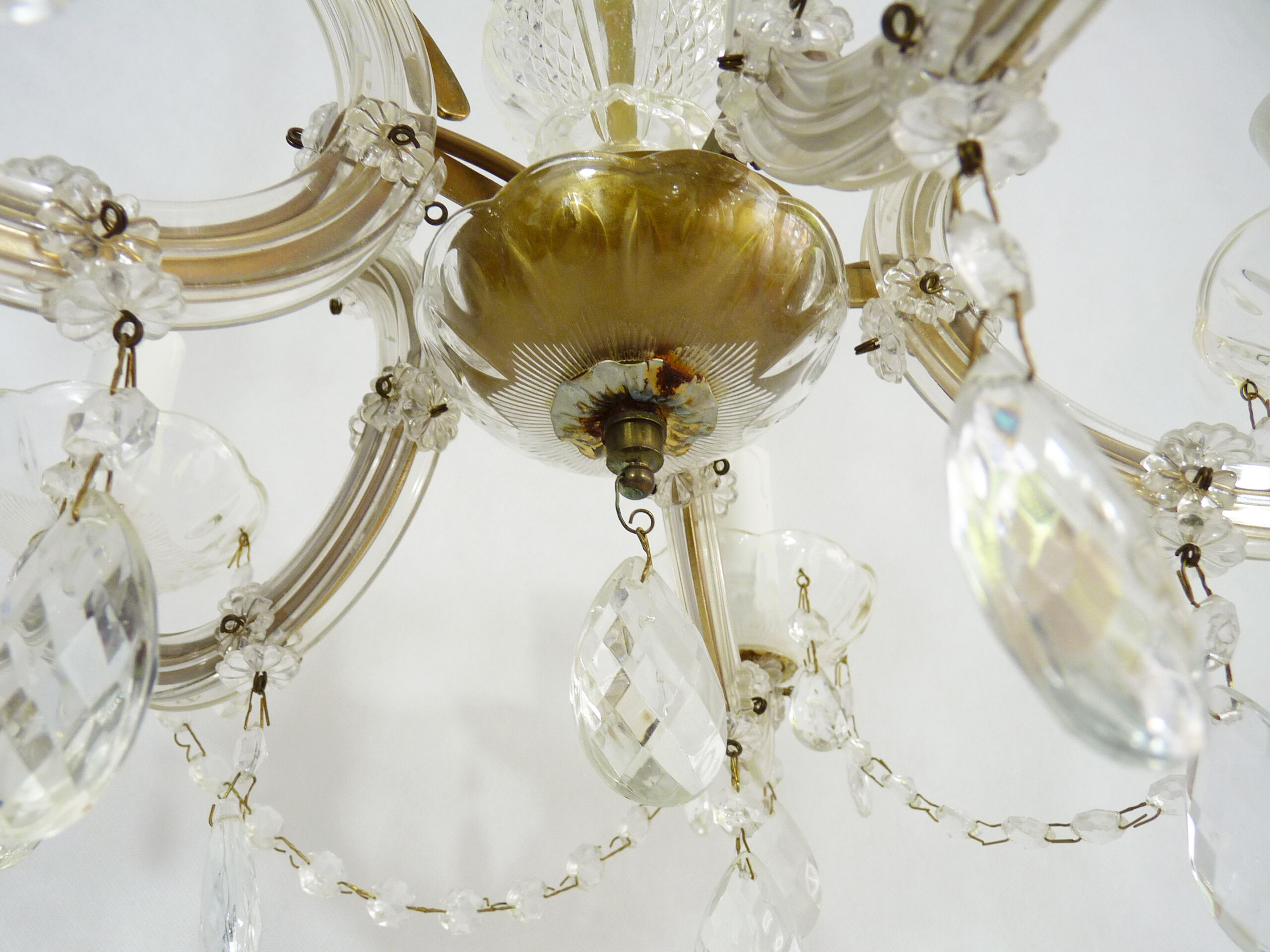 Lustre luminaire Marie Thérèse à 5 feux à pampilles en verre.