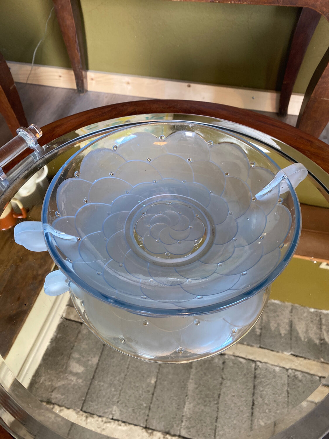 Art deco style fruit presentation cup